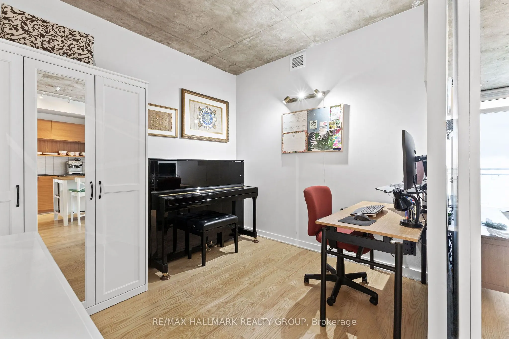 324 Laurier Avenue W, #2105