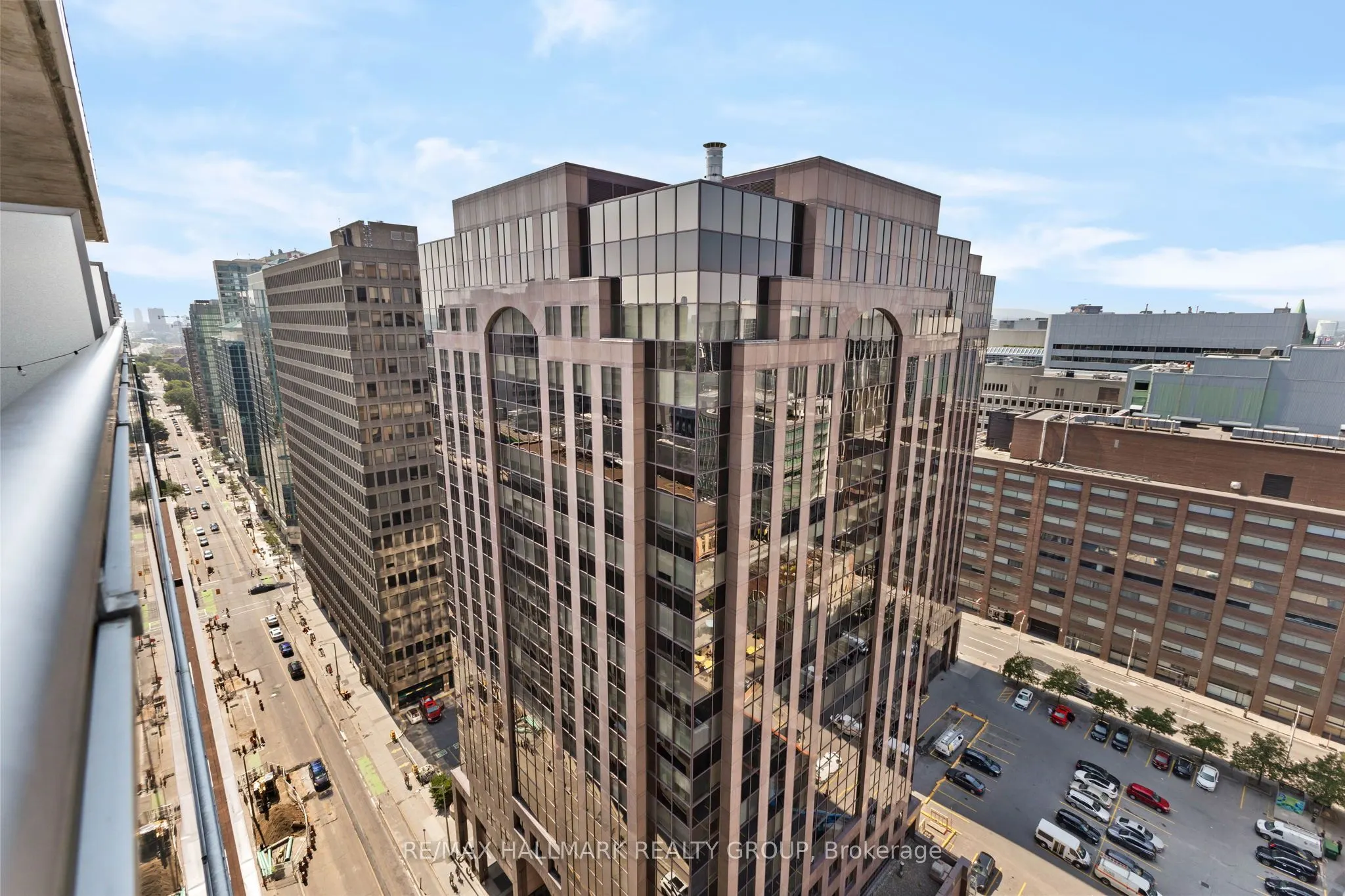 324 Laurier Avenue W, #2105
