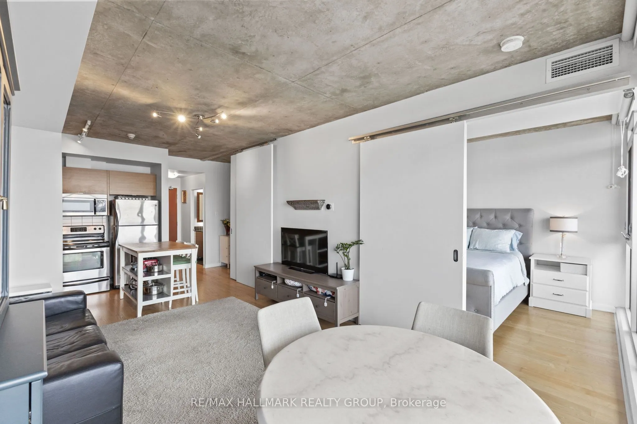 324 Laurier Avenue W, #2105