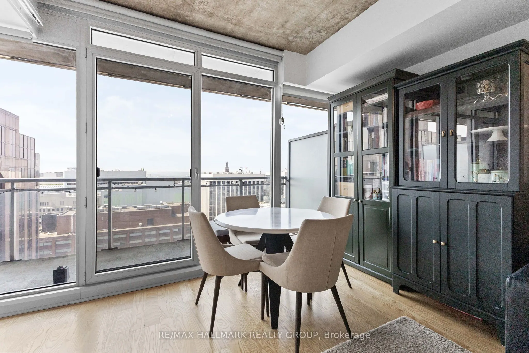 324 Laurier Avenue W, #2105