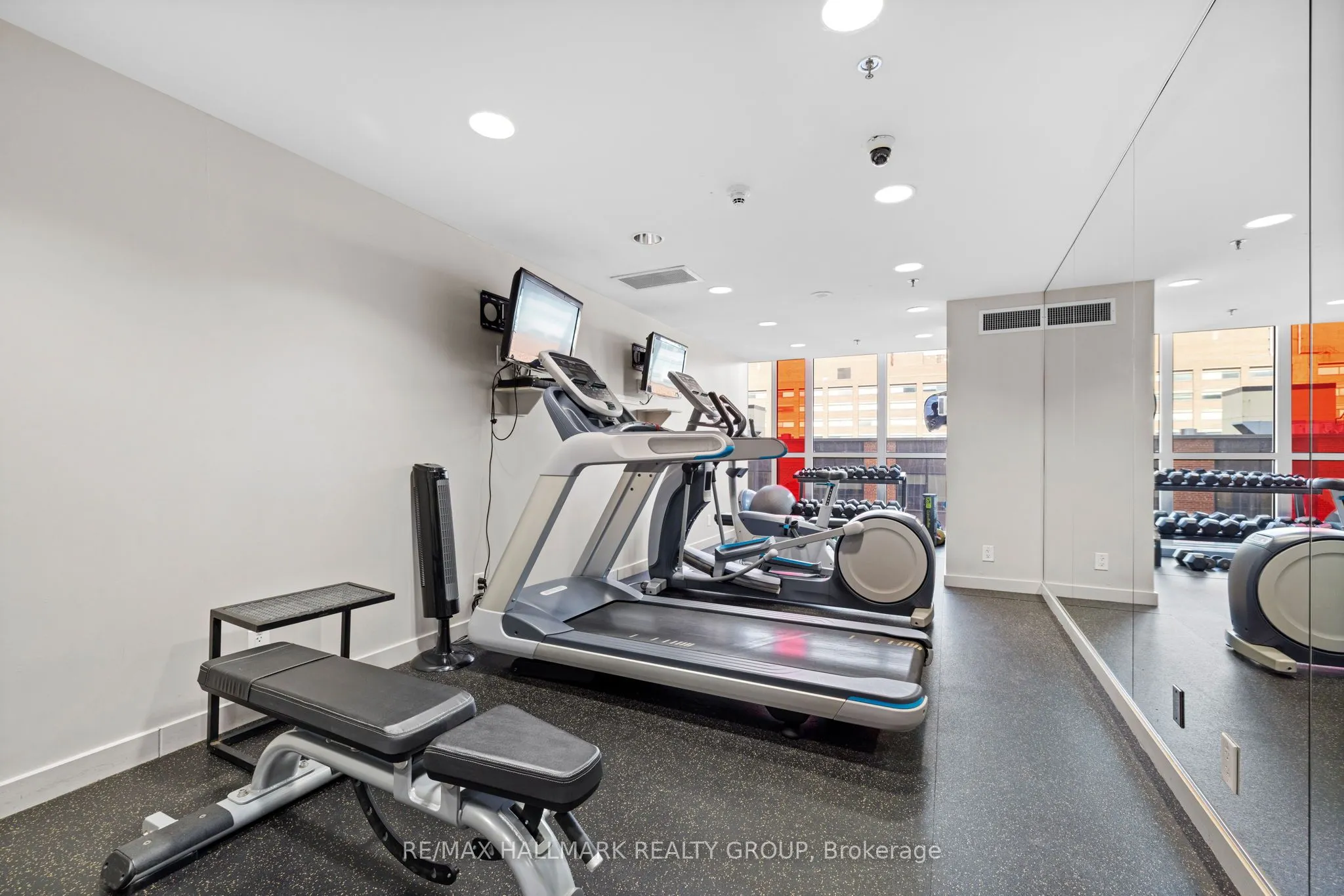 324 Laurier Avenue W, #2105