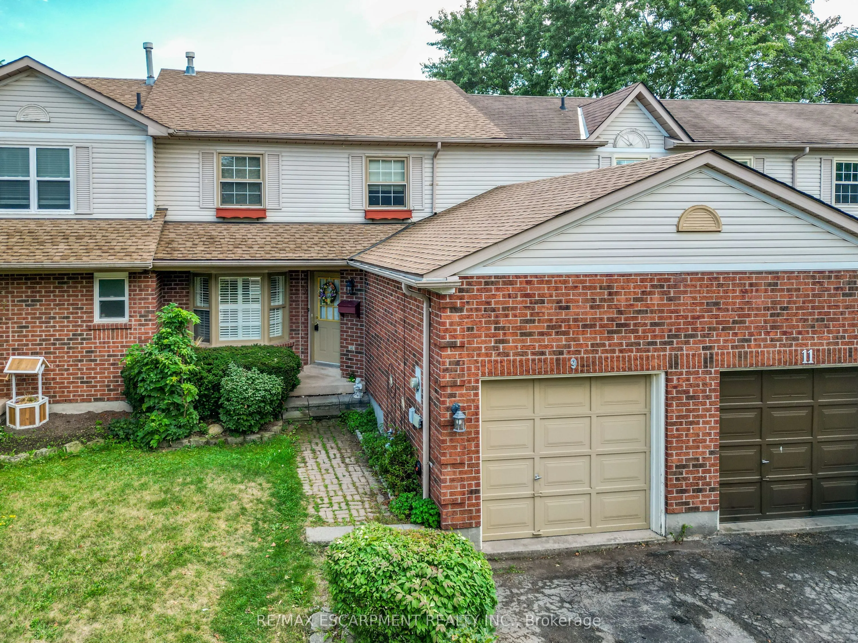 9 Hedgelawn Drive