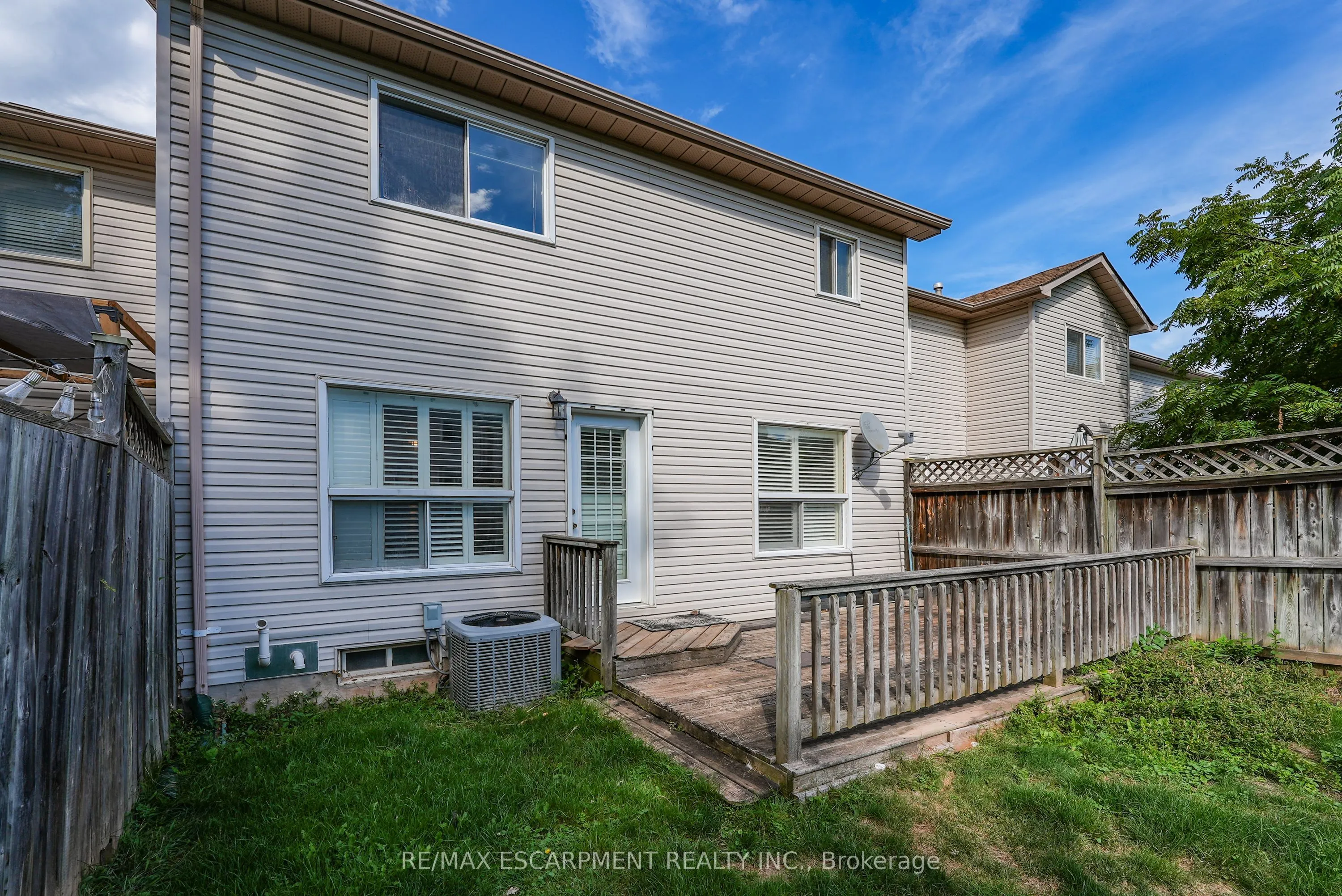 9 Hedgelawn Drive