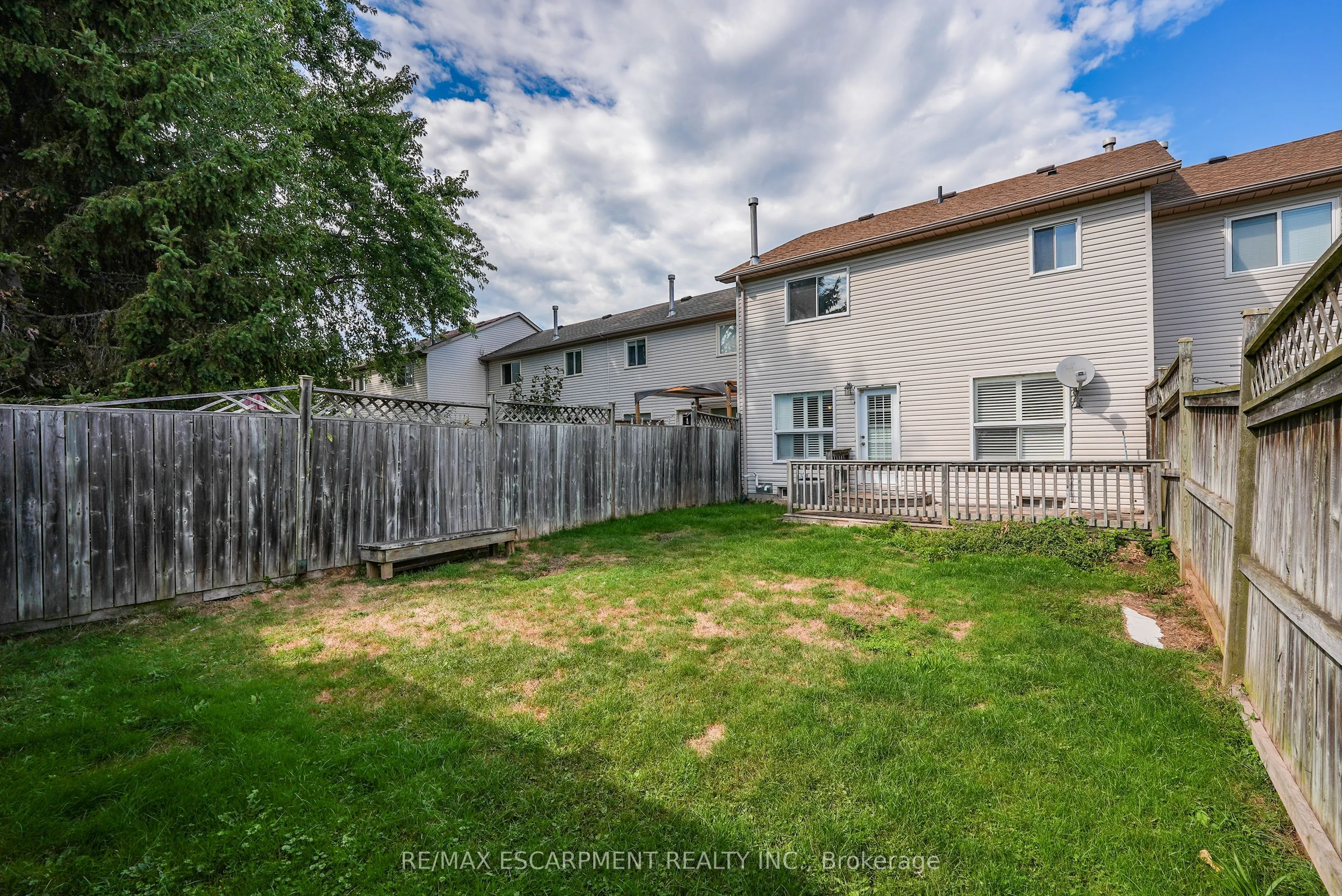 9 Hedgelawn Drive