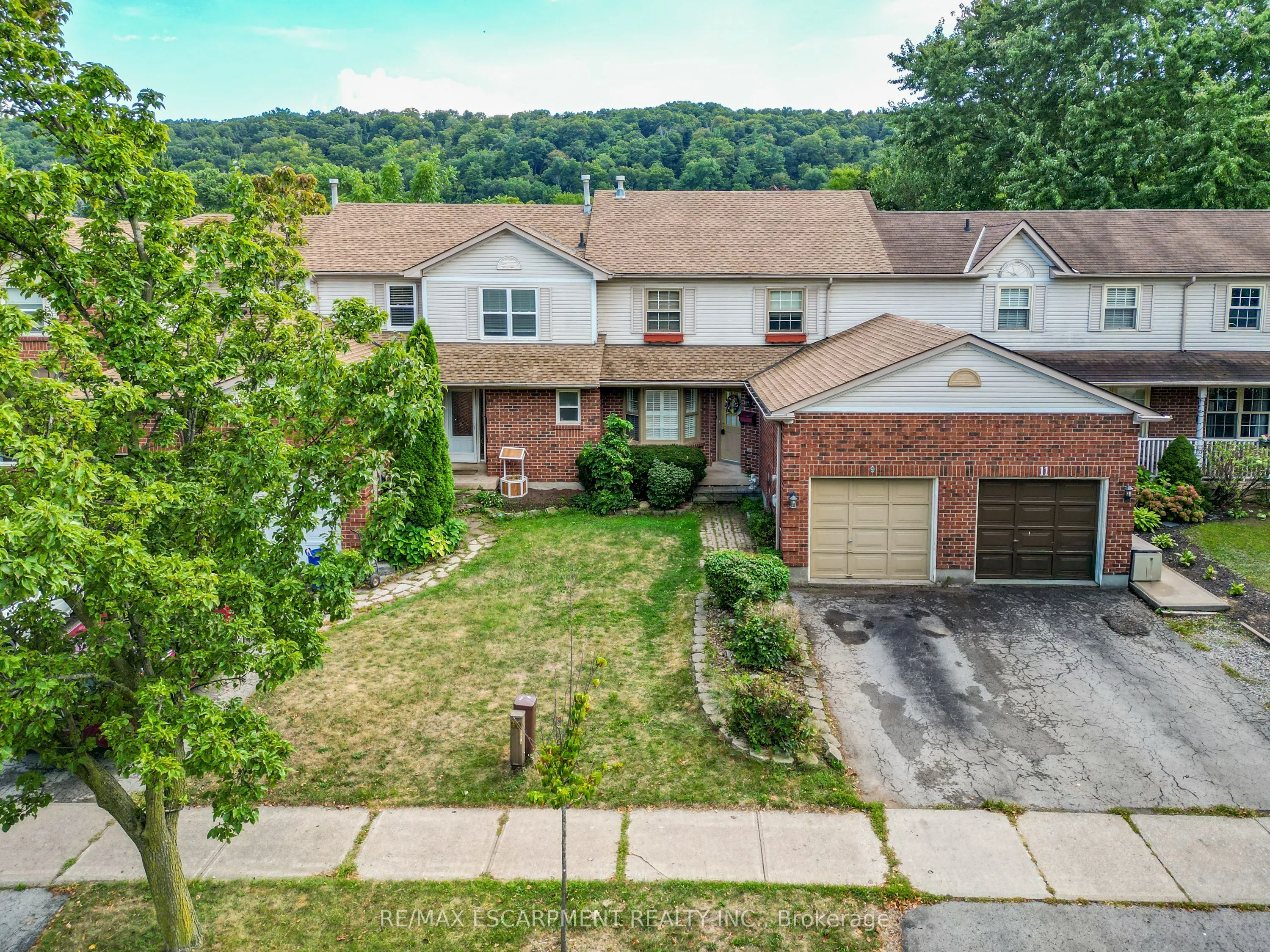 9 Hedgelawn Drive