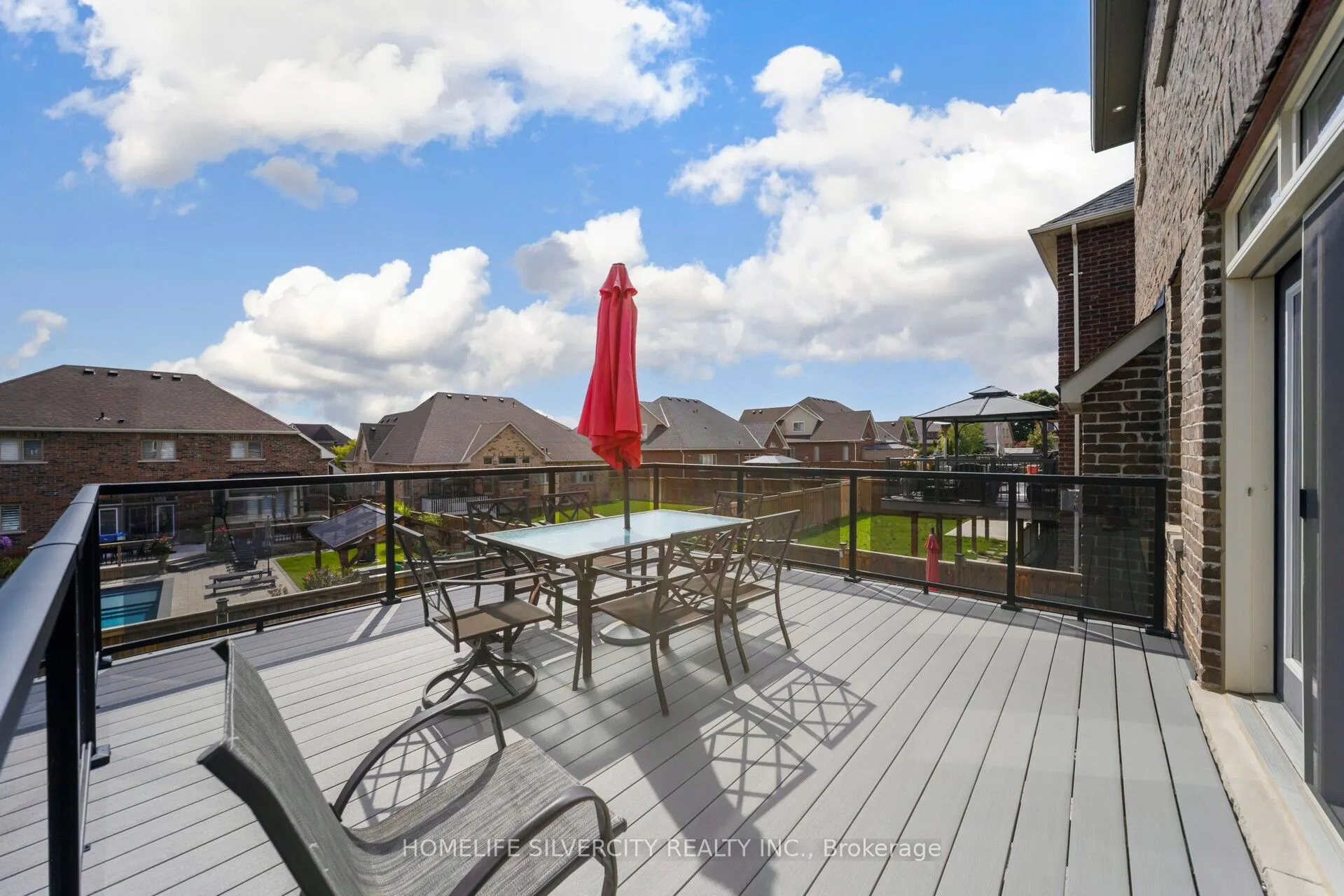 8 Mitchell Crescent
