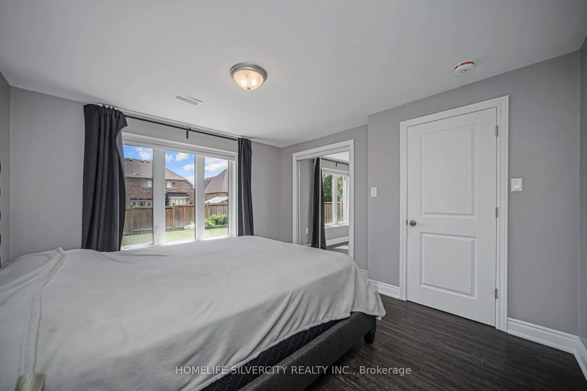 8 Mitchell Crescent
