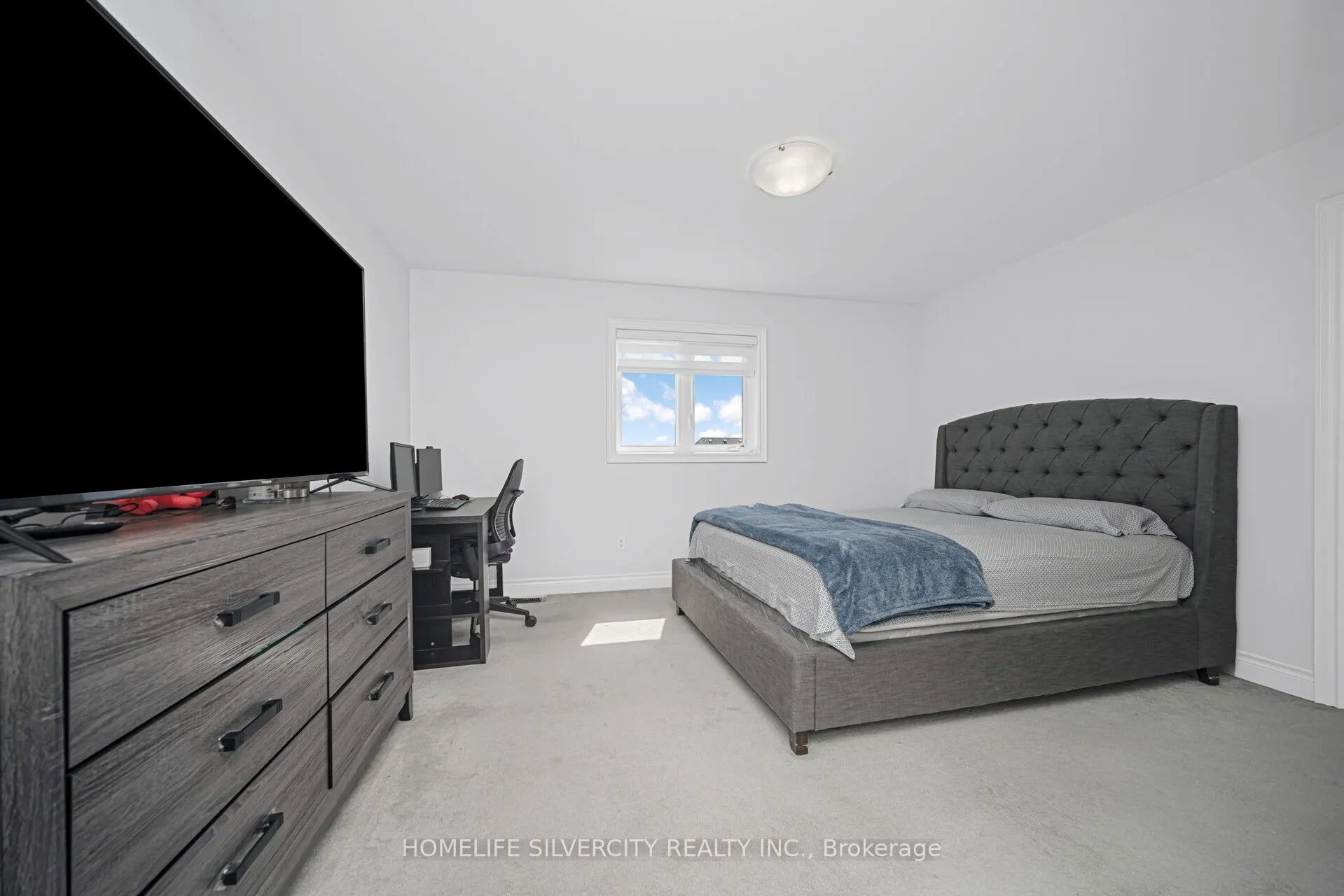 8 Mitchell Crescent