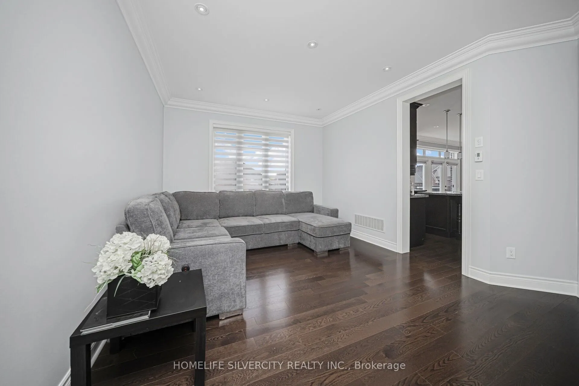 8 Mitchell Crescent