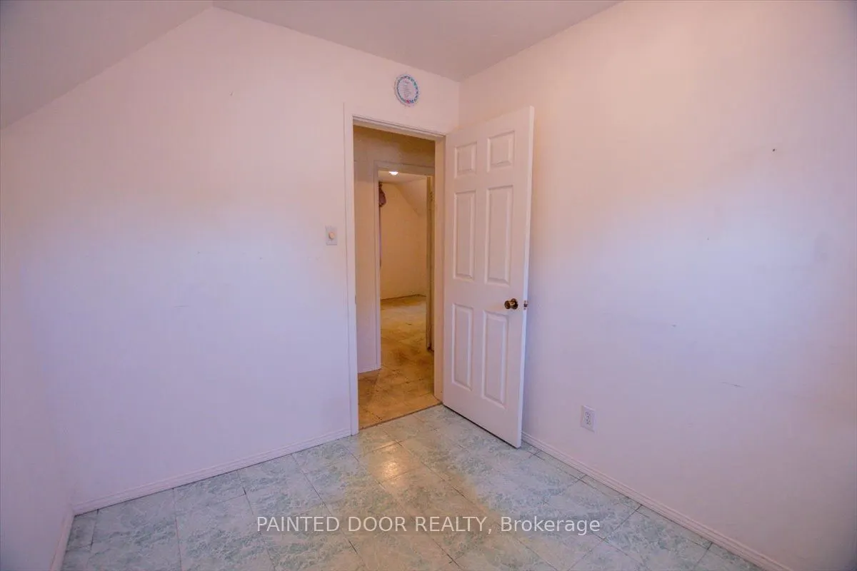 266 Sixth Avenue W