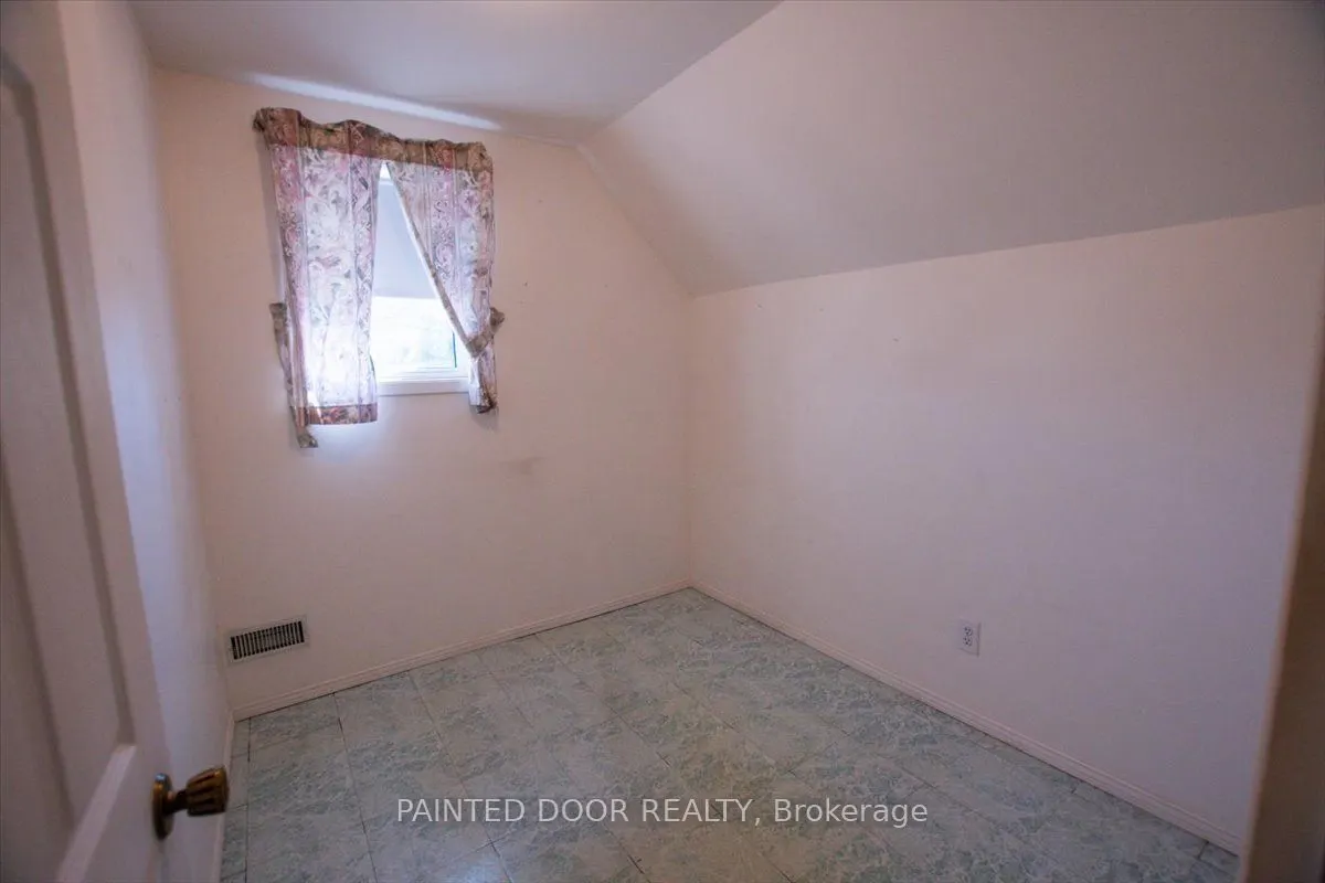 266 Sixth Avenue W