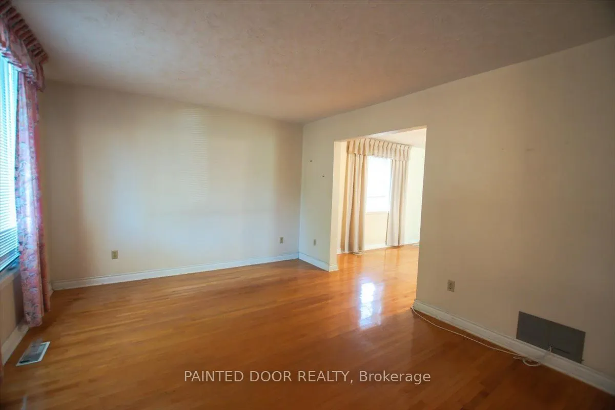 266 Sixth Avenue W