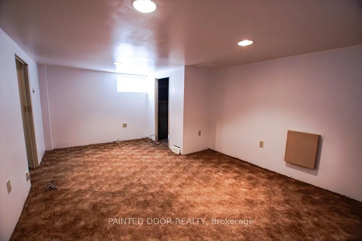 266 Sixth Avenue W
