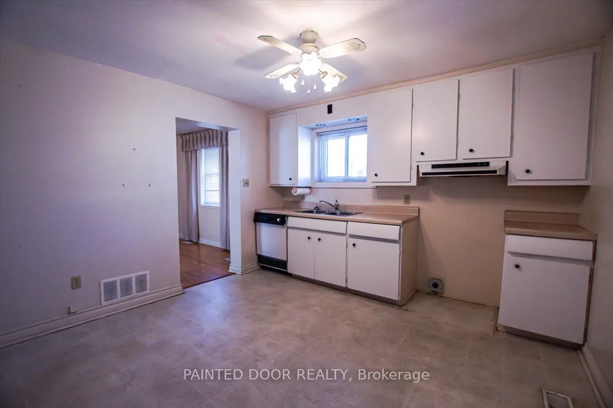 266 Sixth Avenue W