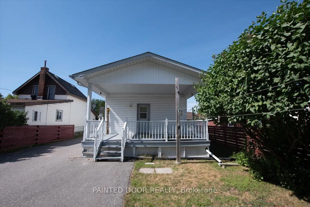 266 Sixth Avenue W