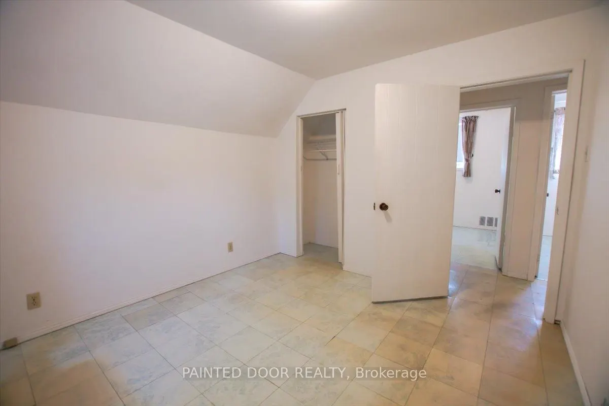 266 Sixth Avenue W