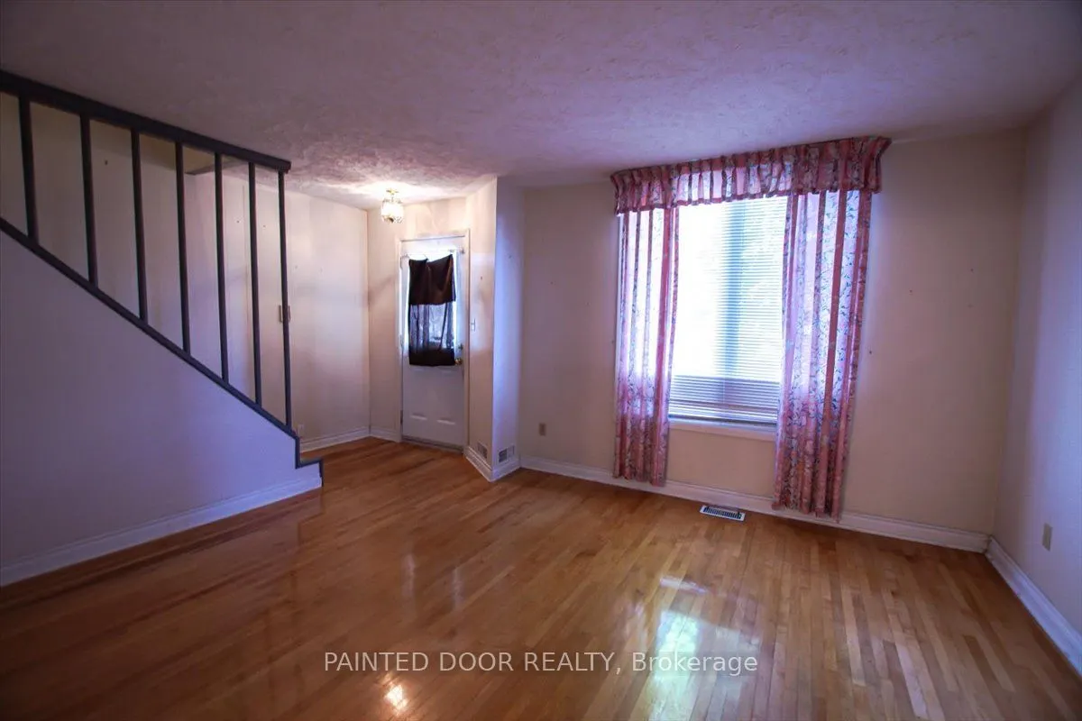 266 Sixth Avenue W