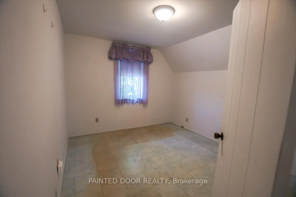 266 Sixth Avenue W