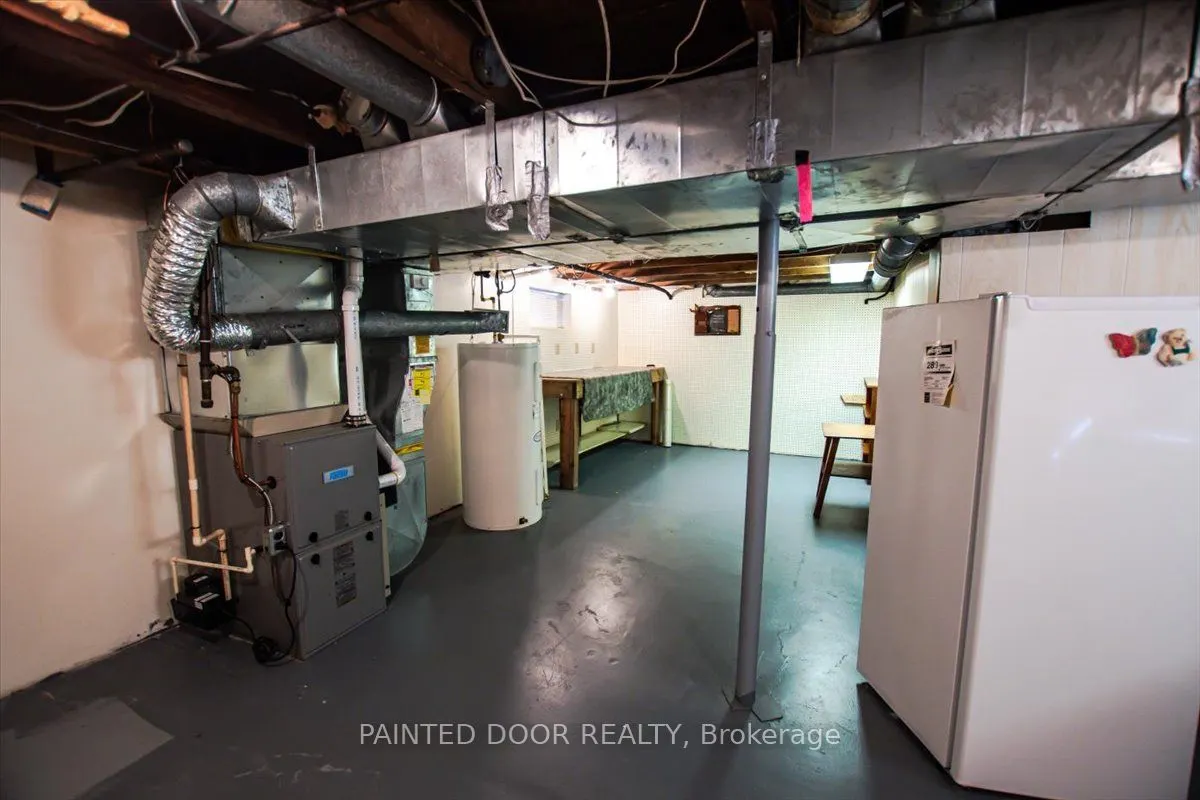 266 Sixth Avenue W