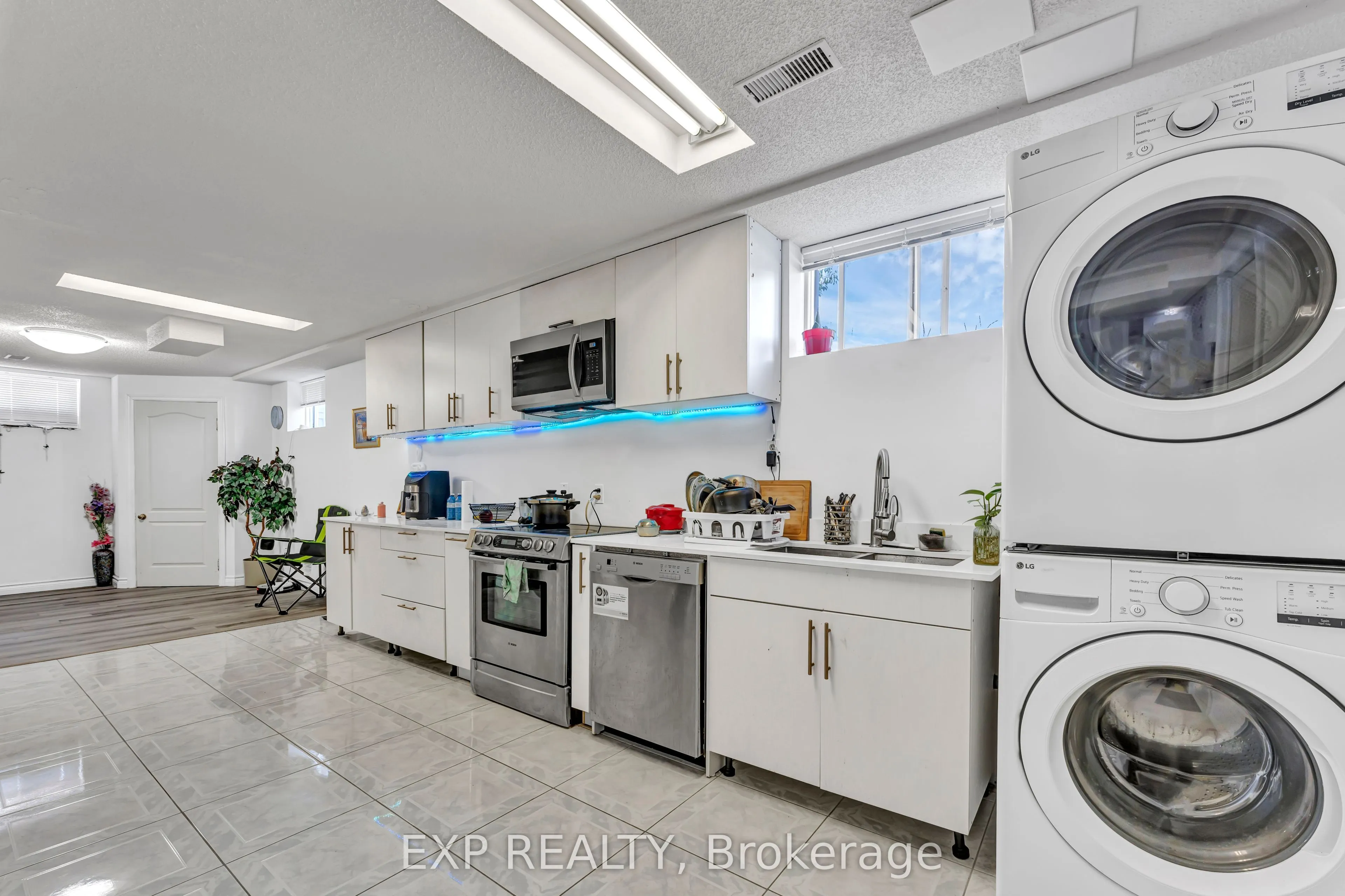 2 Glencrest Avenue
