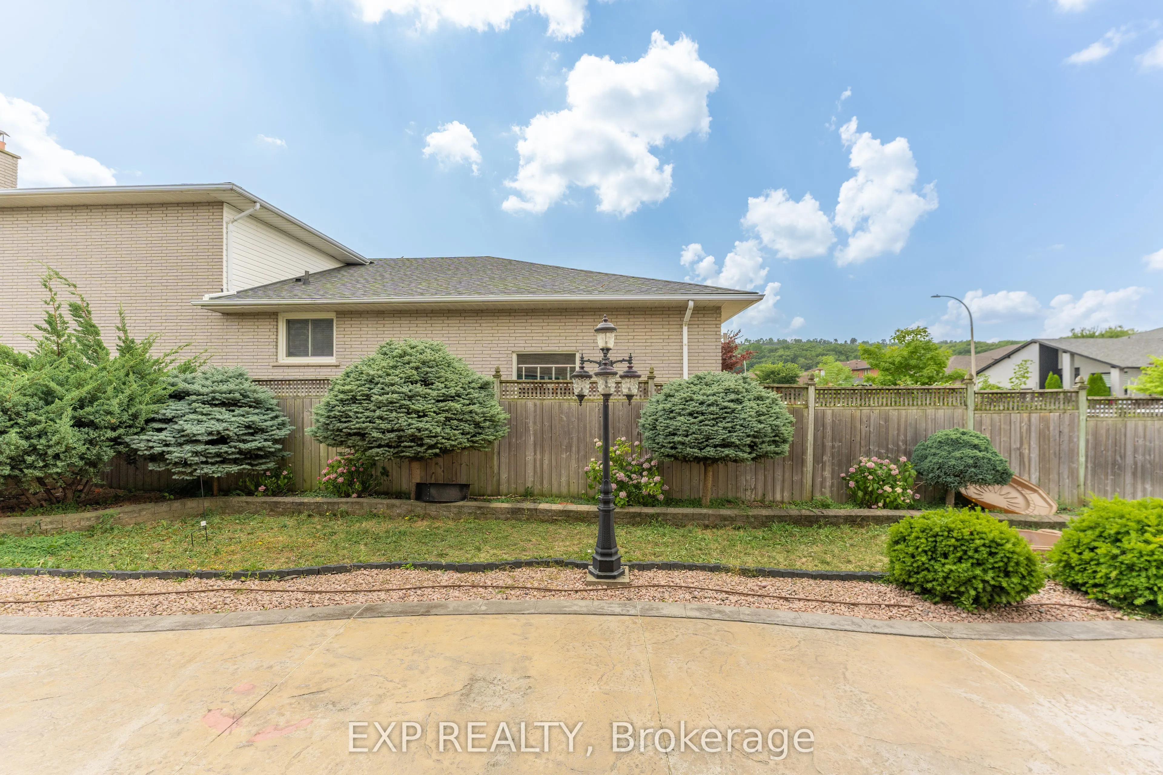 2 Glencrest Avenue