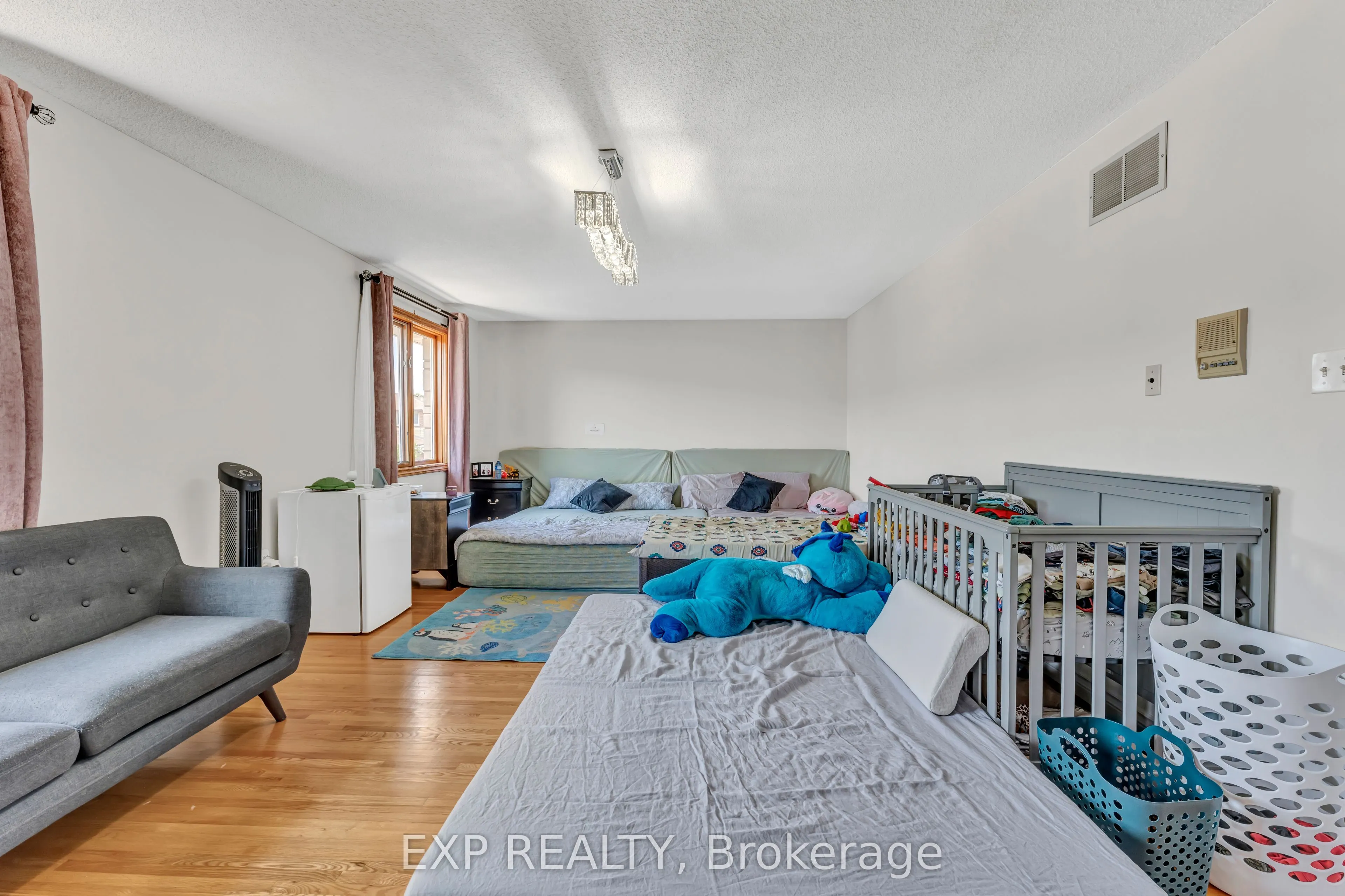 2 Glencrest Avenue