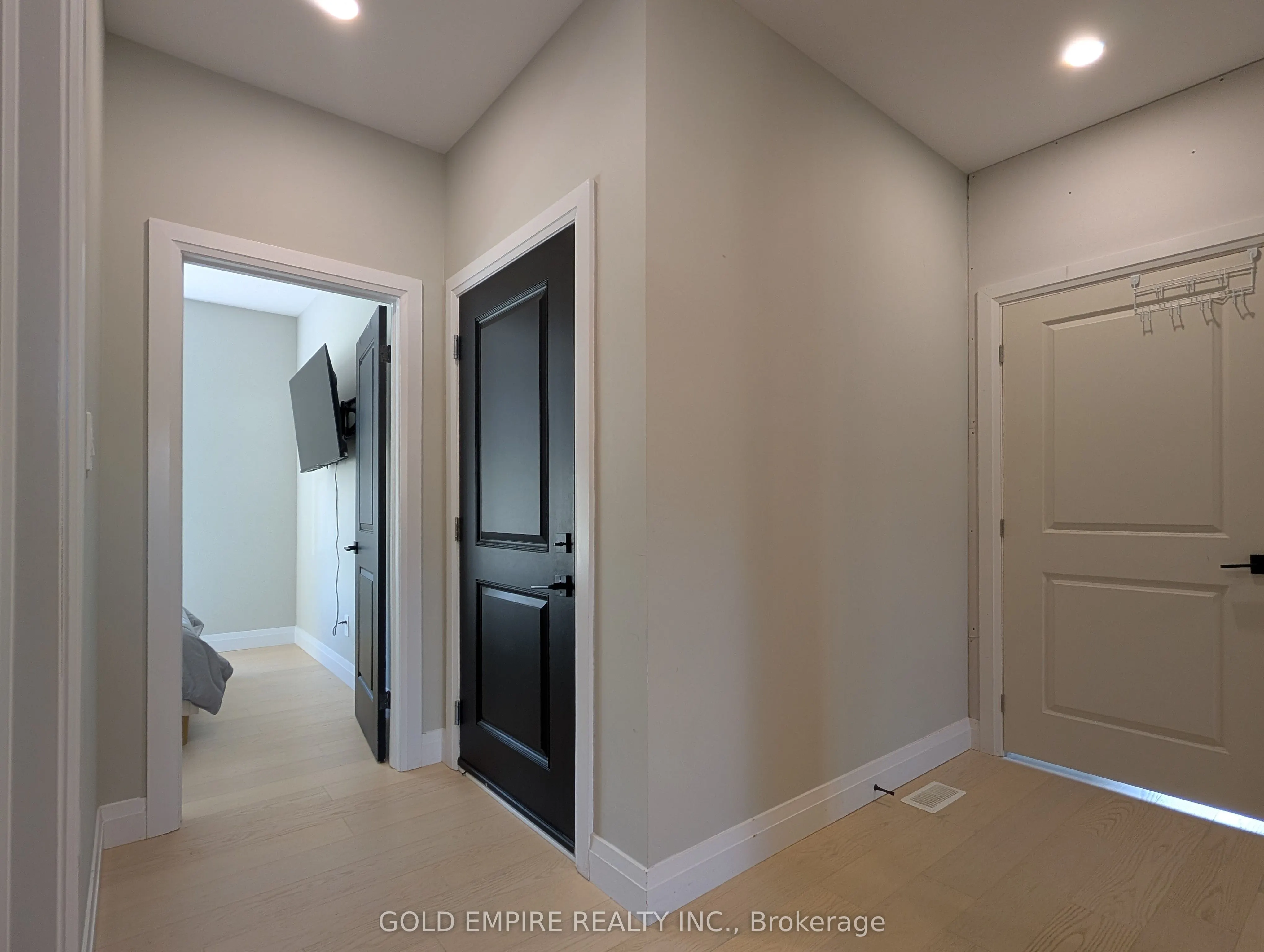 724 Monsarrat Avenue, #MAIN