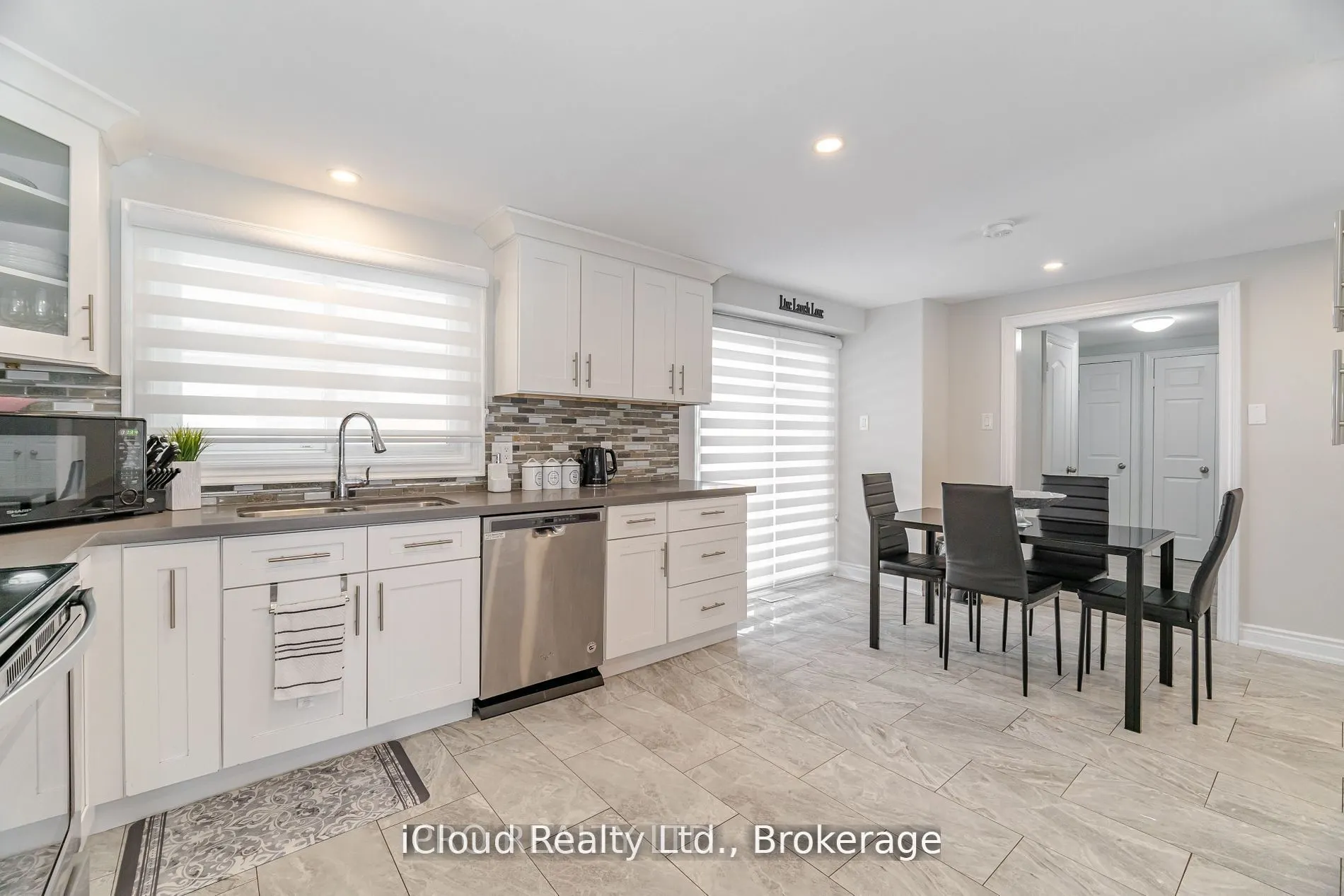 512 Pinetree Crescent