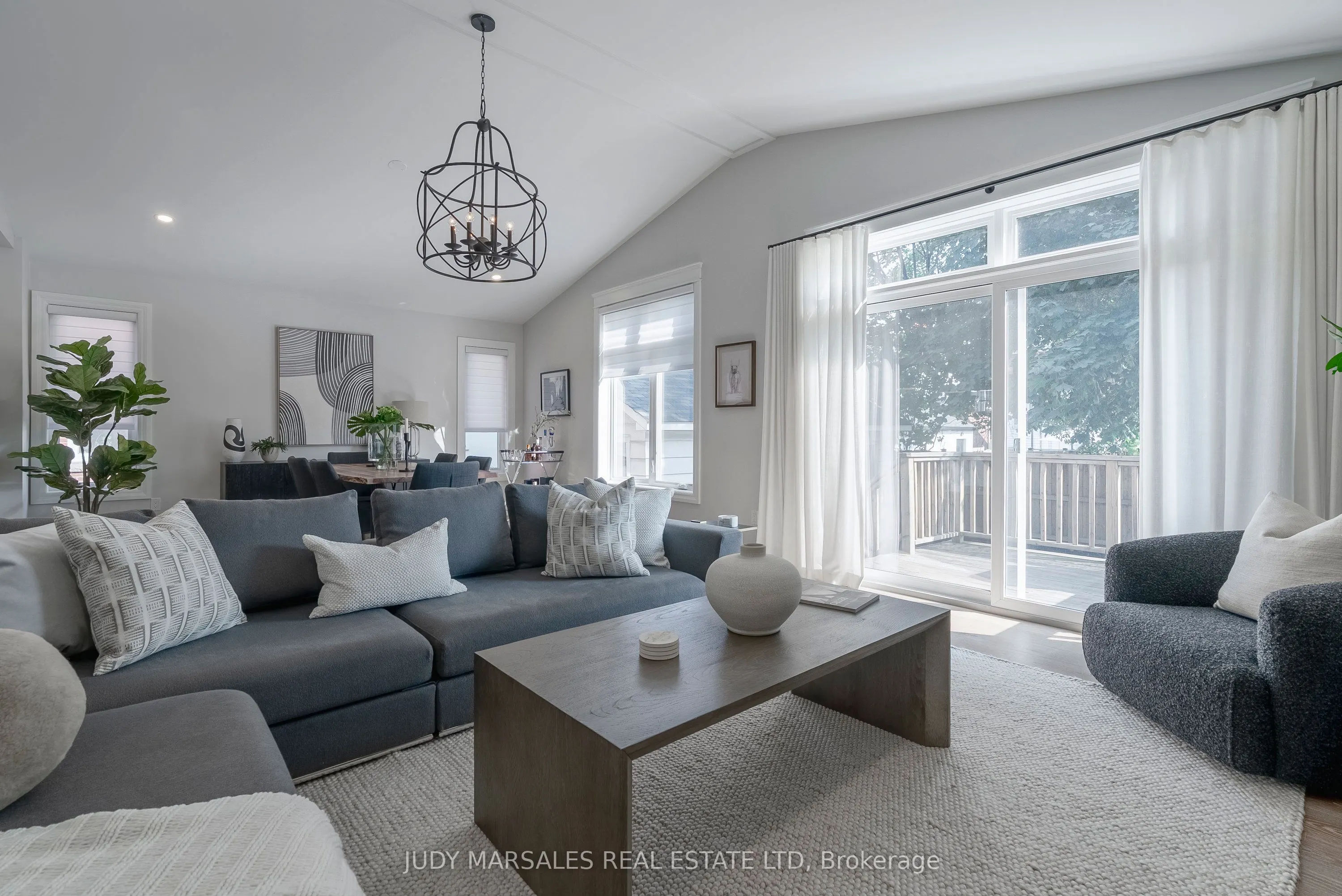 20 Mountain Park Avenue