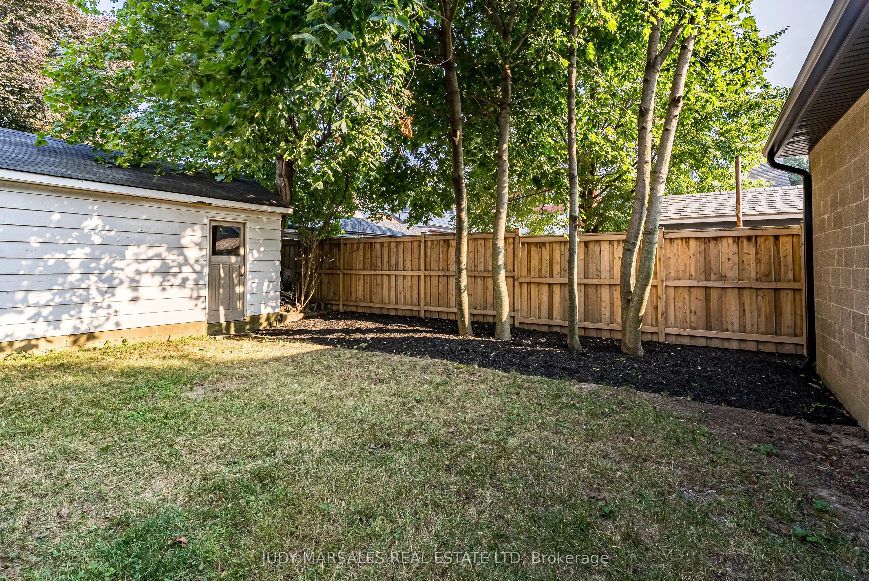 20 Mountain Park Avenue