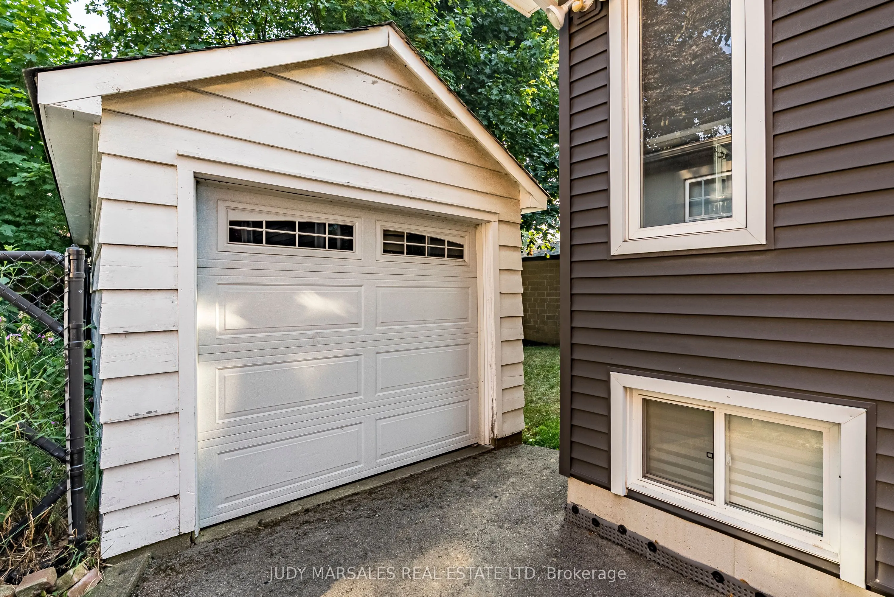 20 Mountain Park Avenue