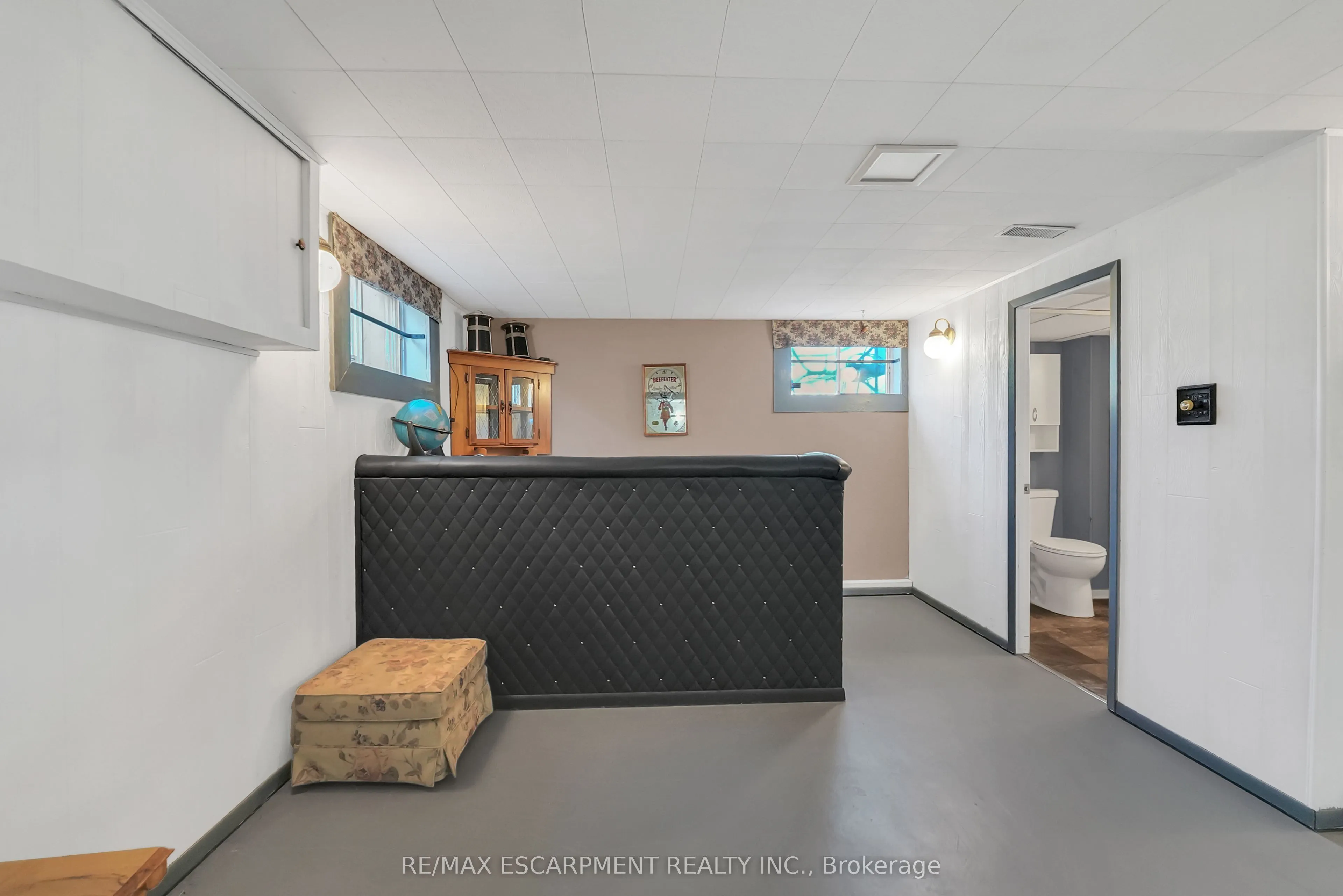 11 Riverview Drive
