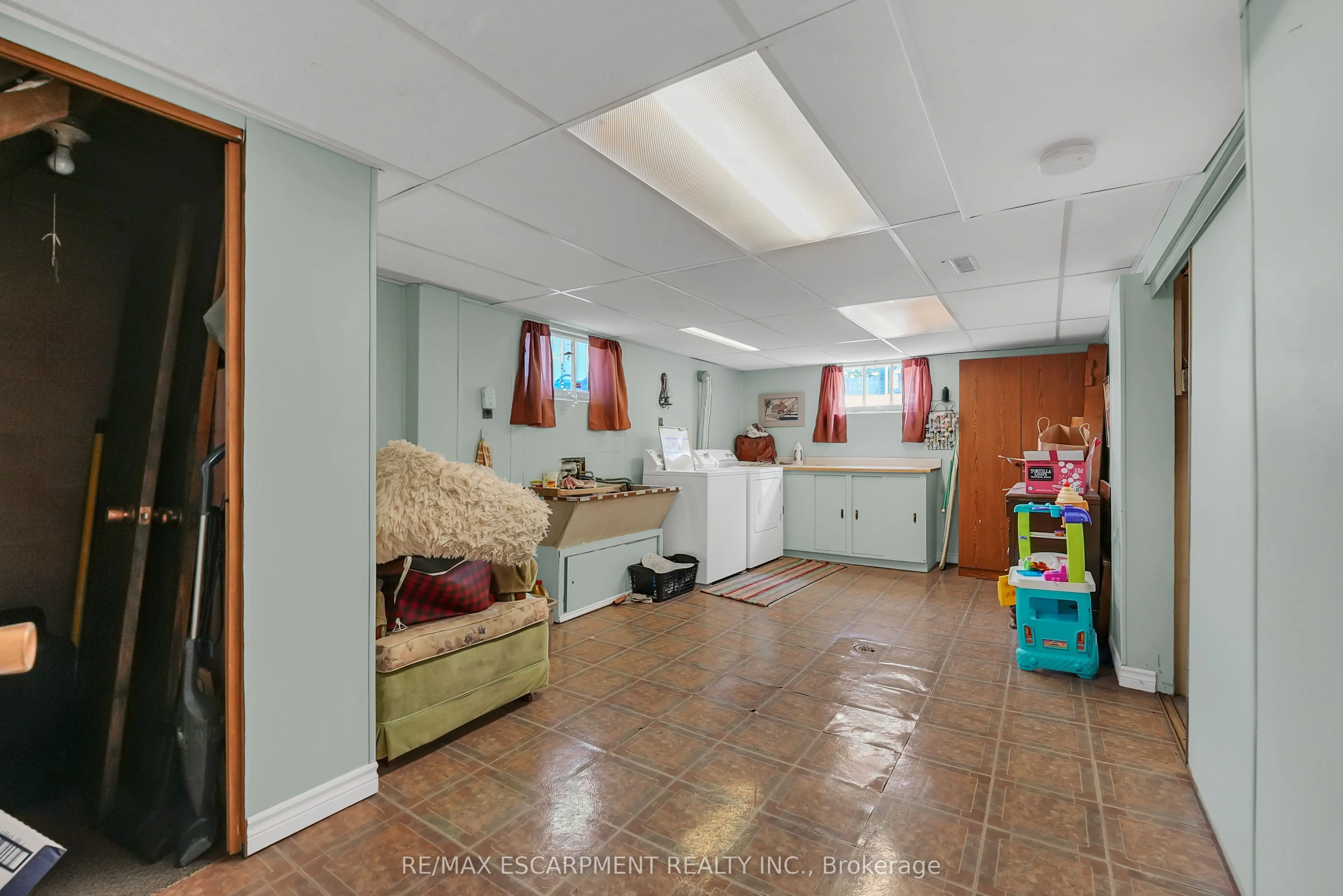 11 Riverview Drive