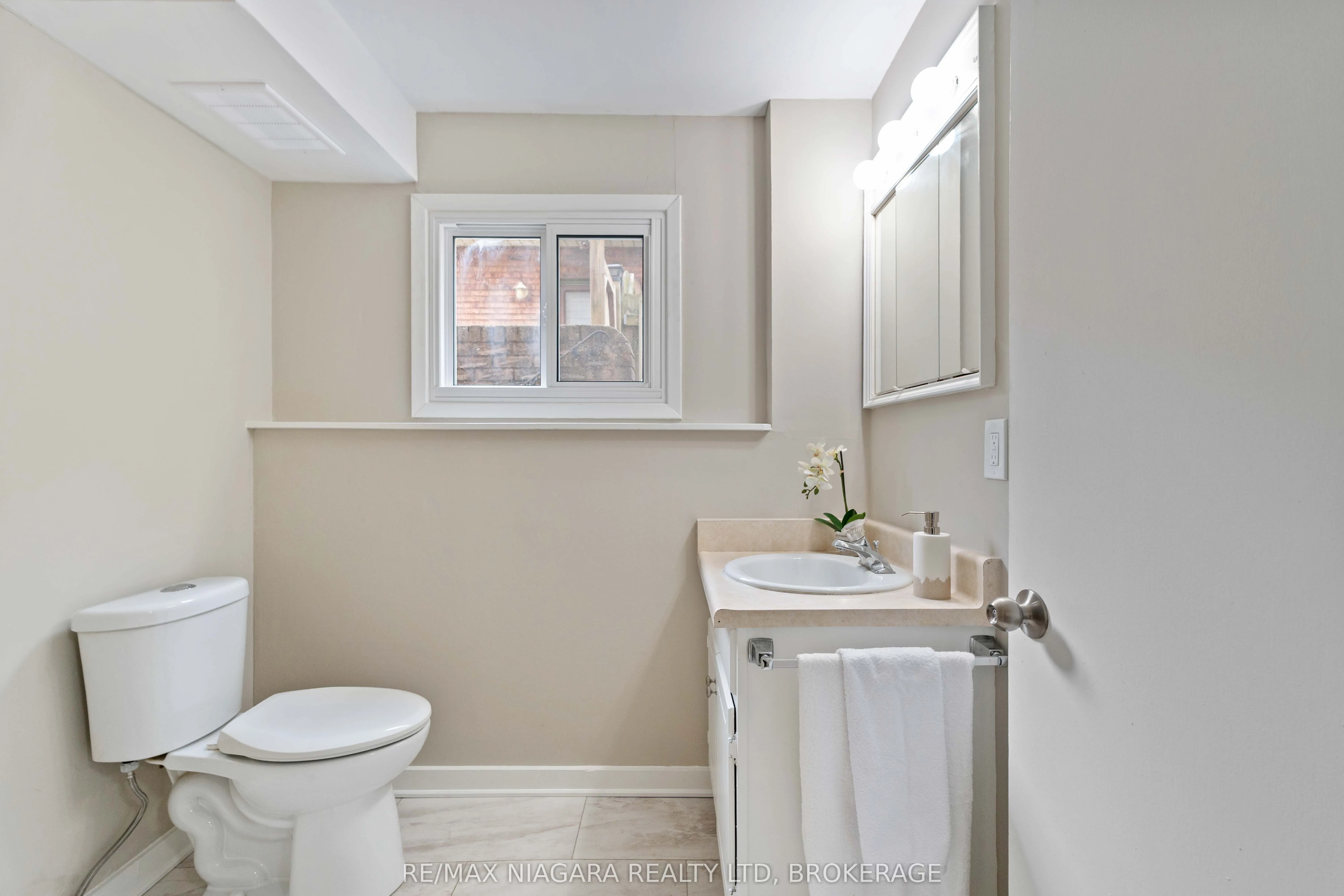 8299 Mundare Crescent