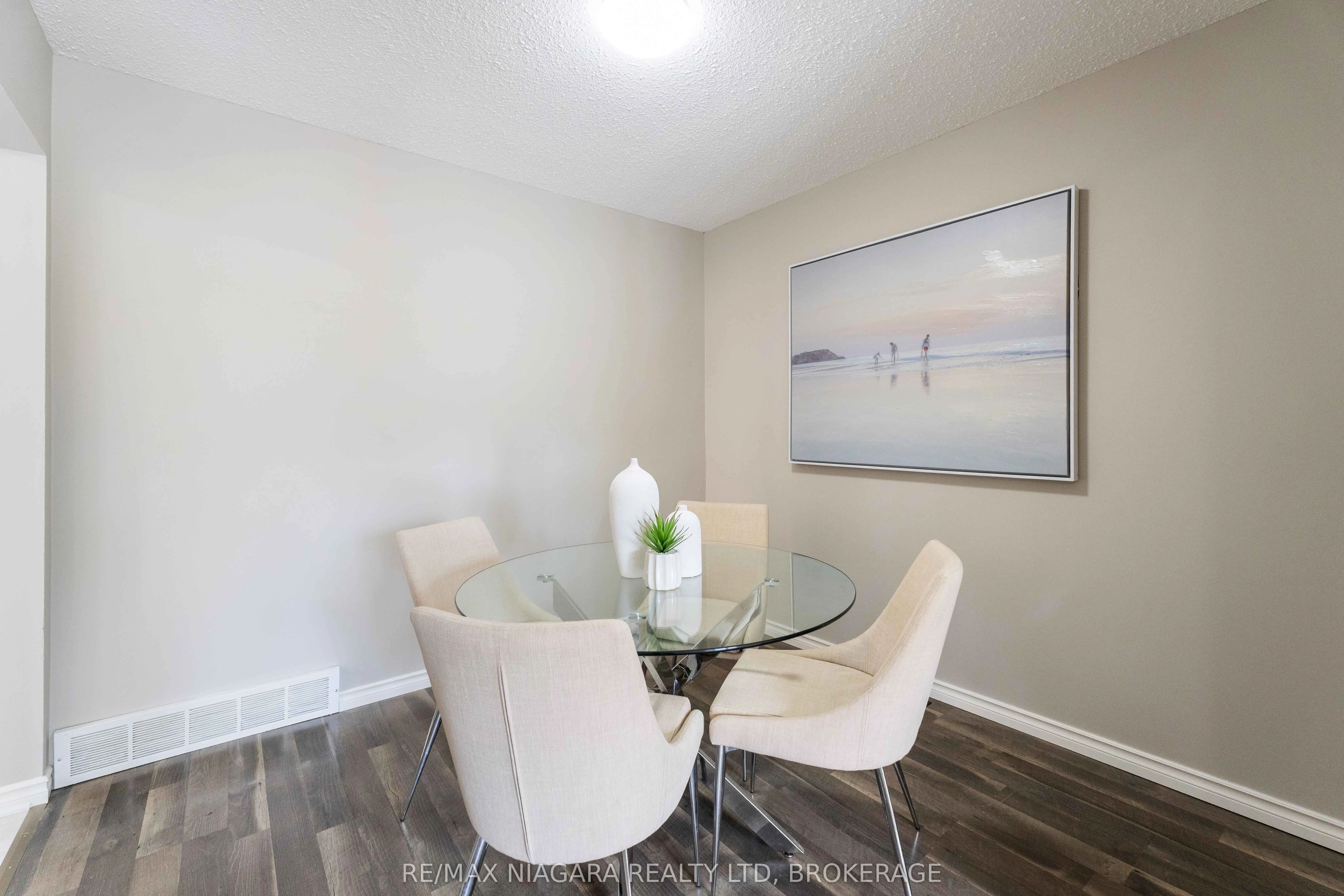 8299 Mundare Crescent