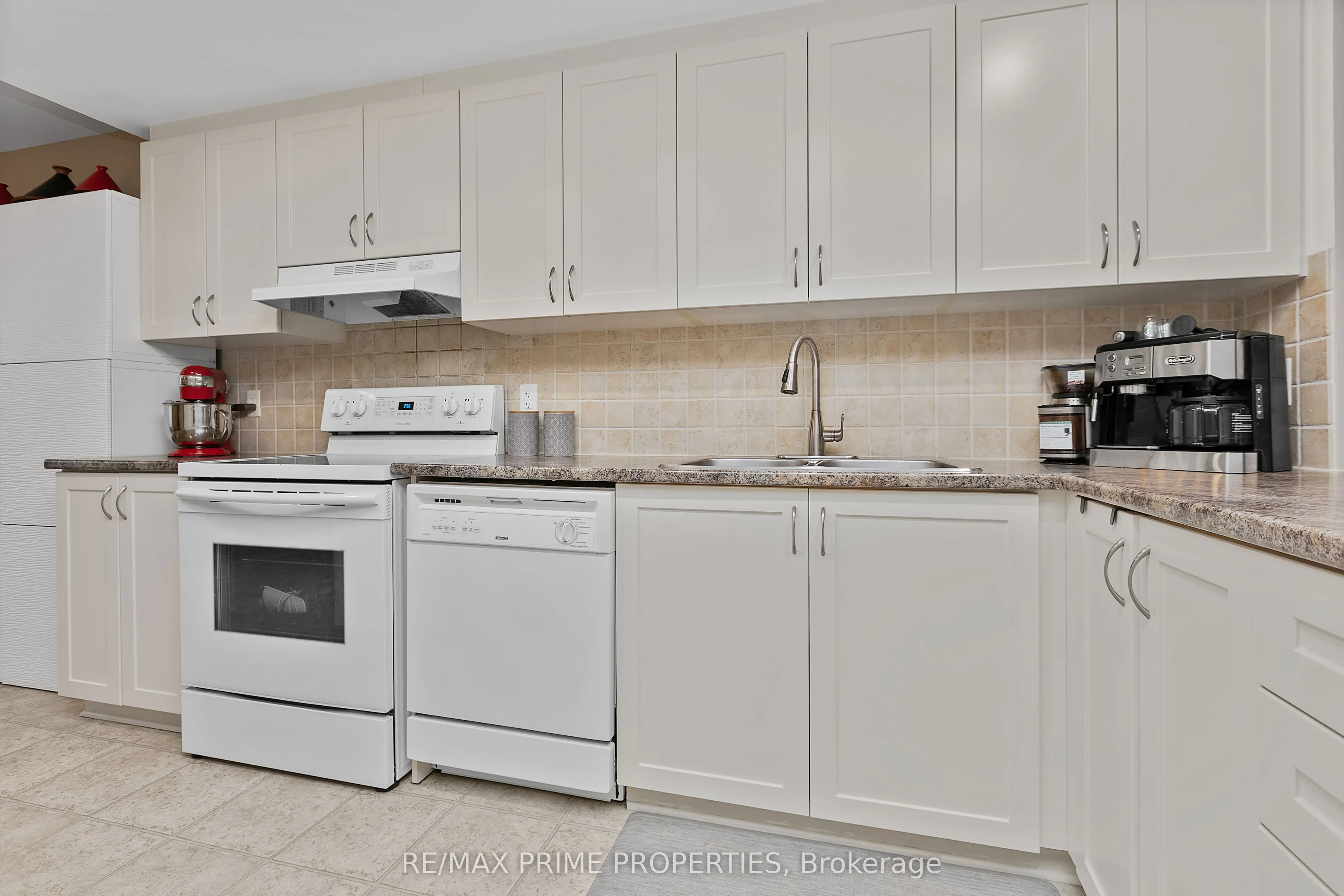 630 LAKERIDGE Drive, #52