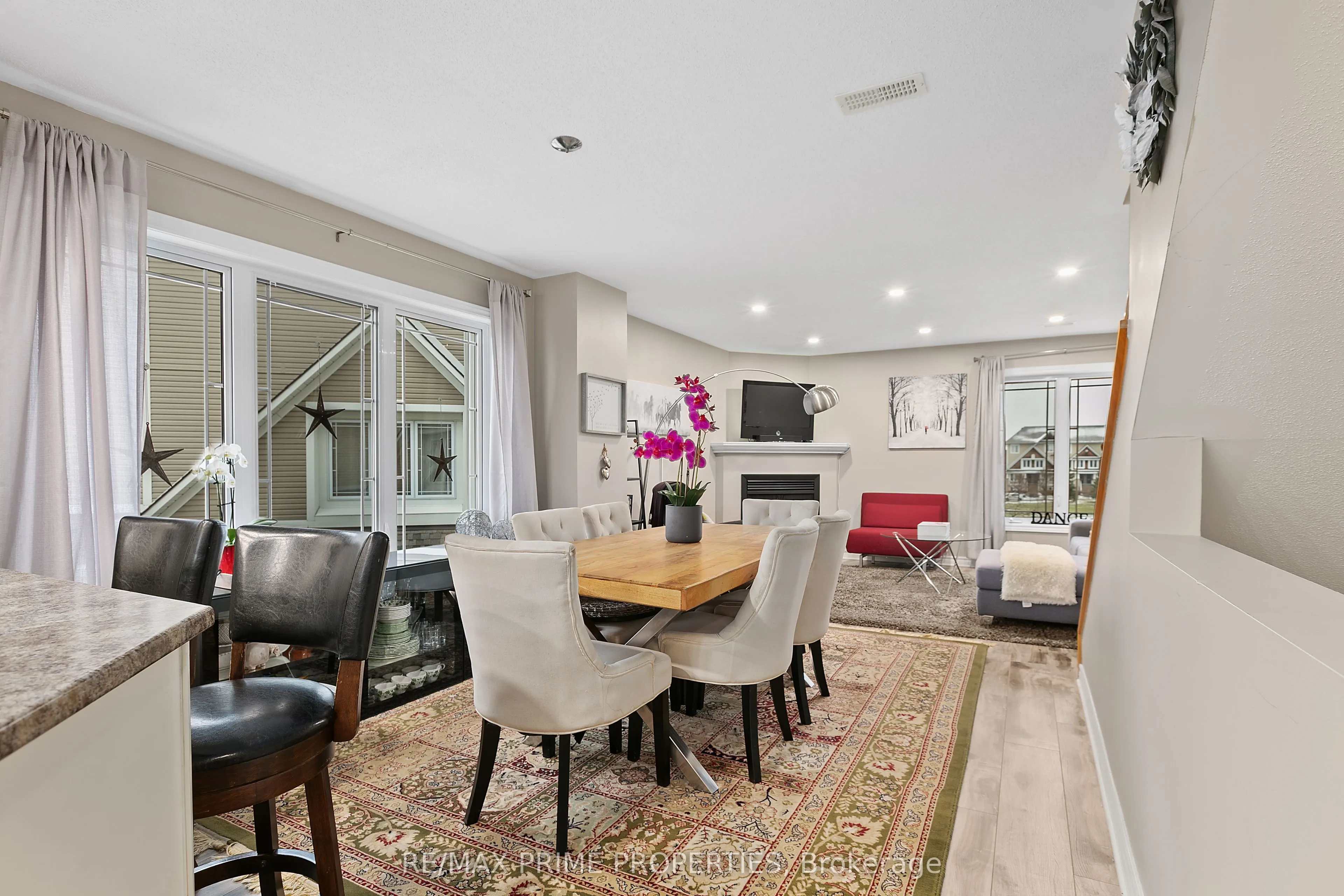 630 LAKERIDGE Drive, #52