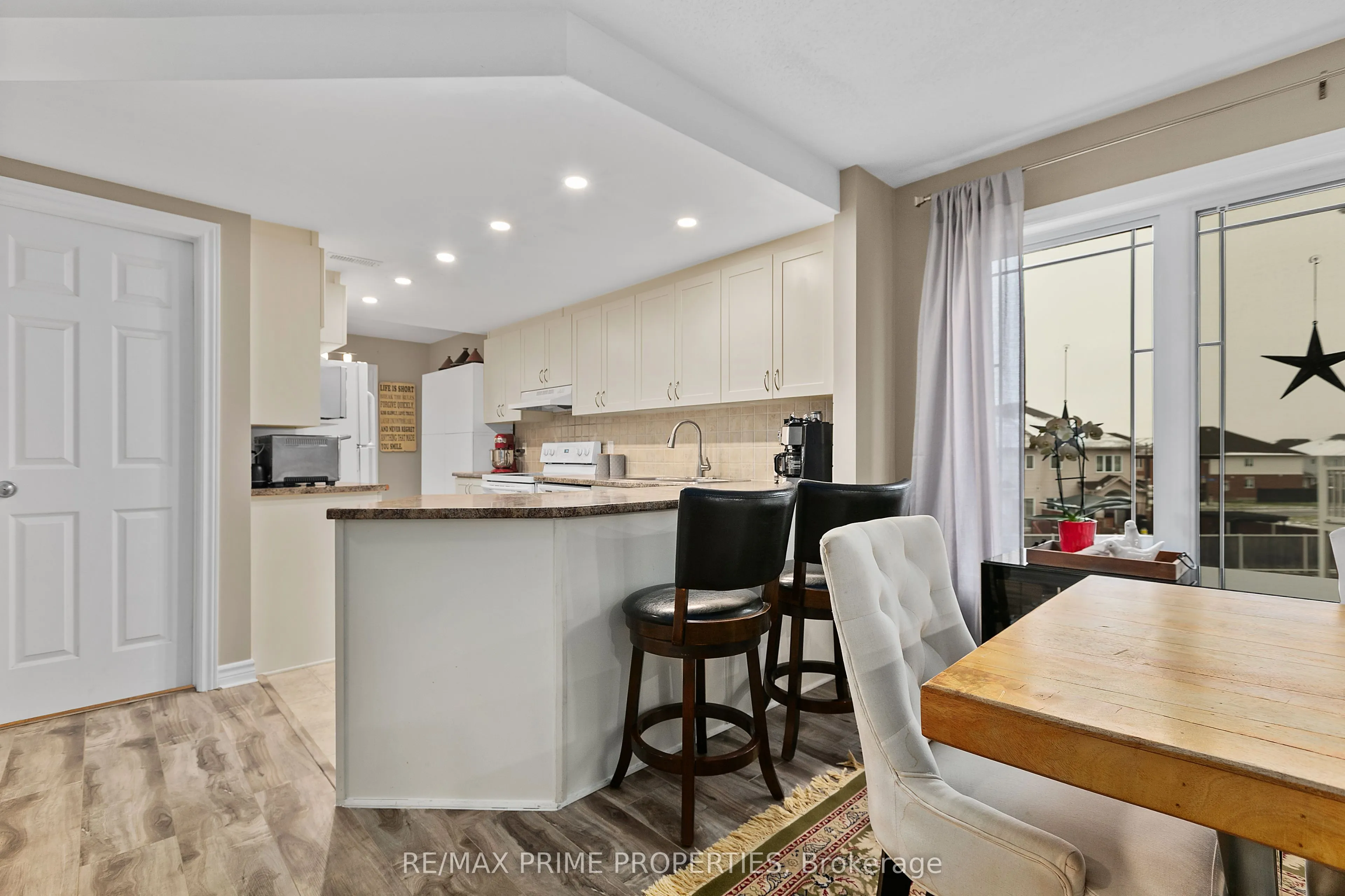 630 LAKERIDGE Drive, #52
