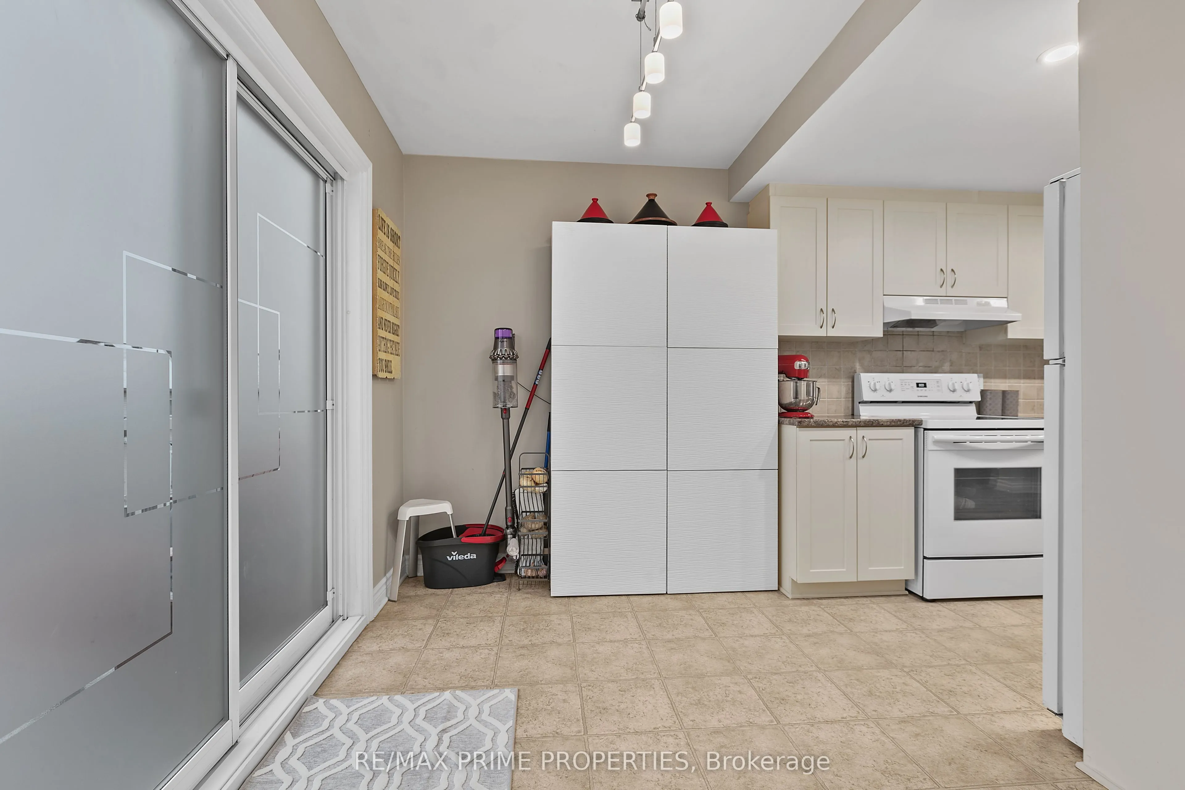 630 LAKERIDGE Drive, #52