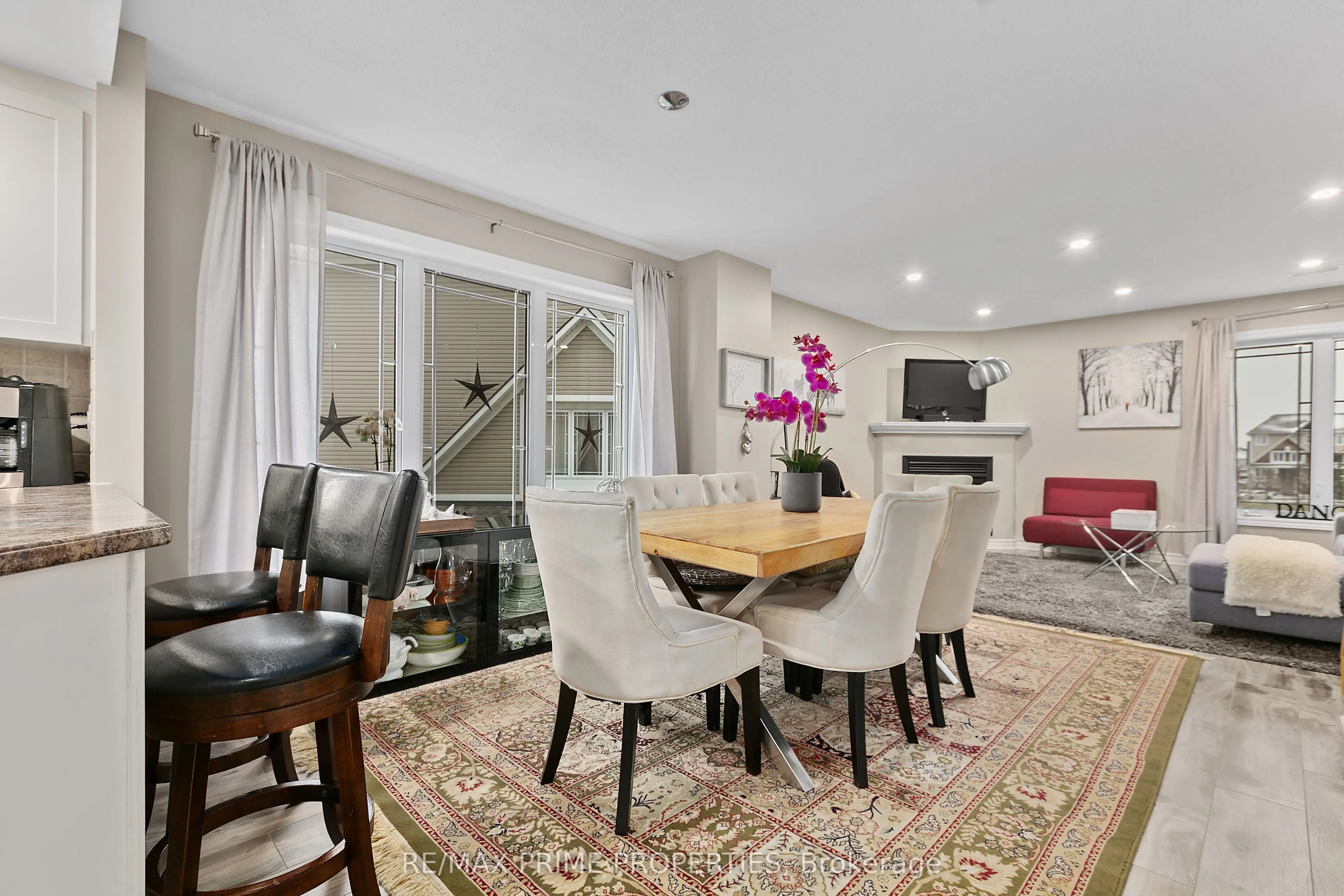 630 LAKERIDGE Drive, #52