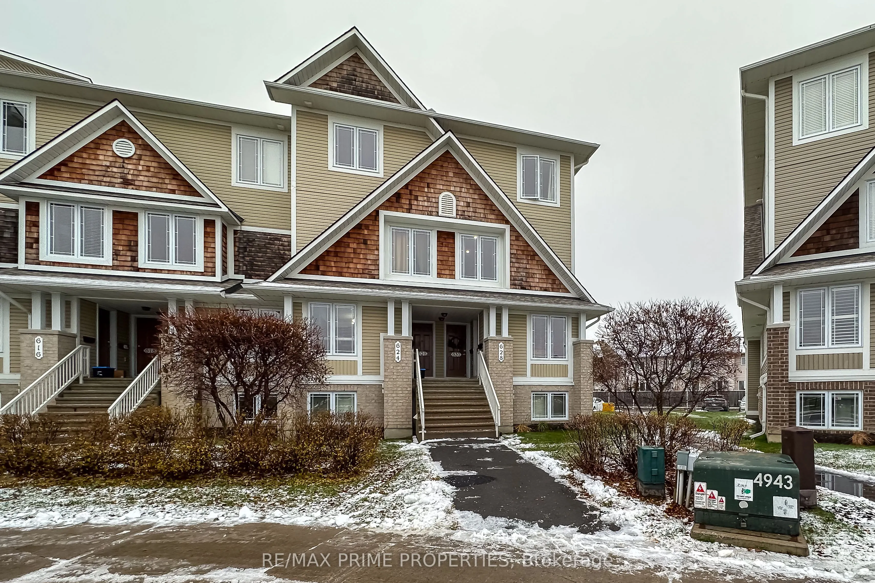 630 LAKERIDGE Drive, #52