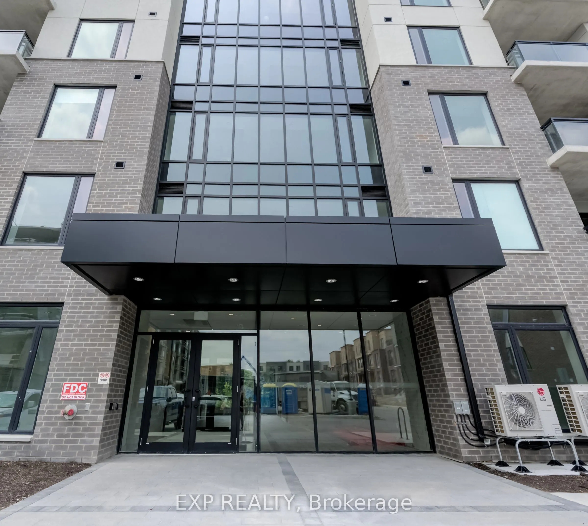 103 Roger Street, #516
