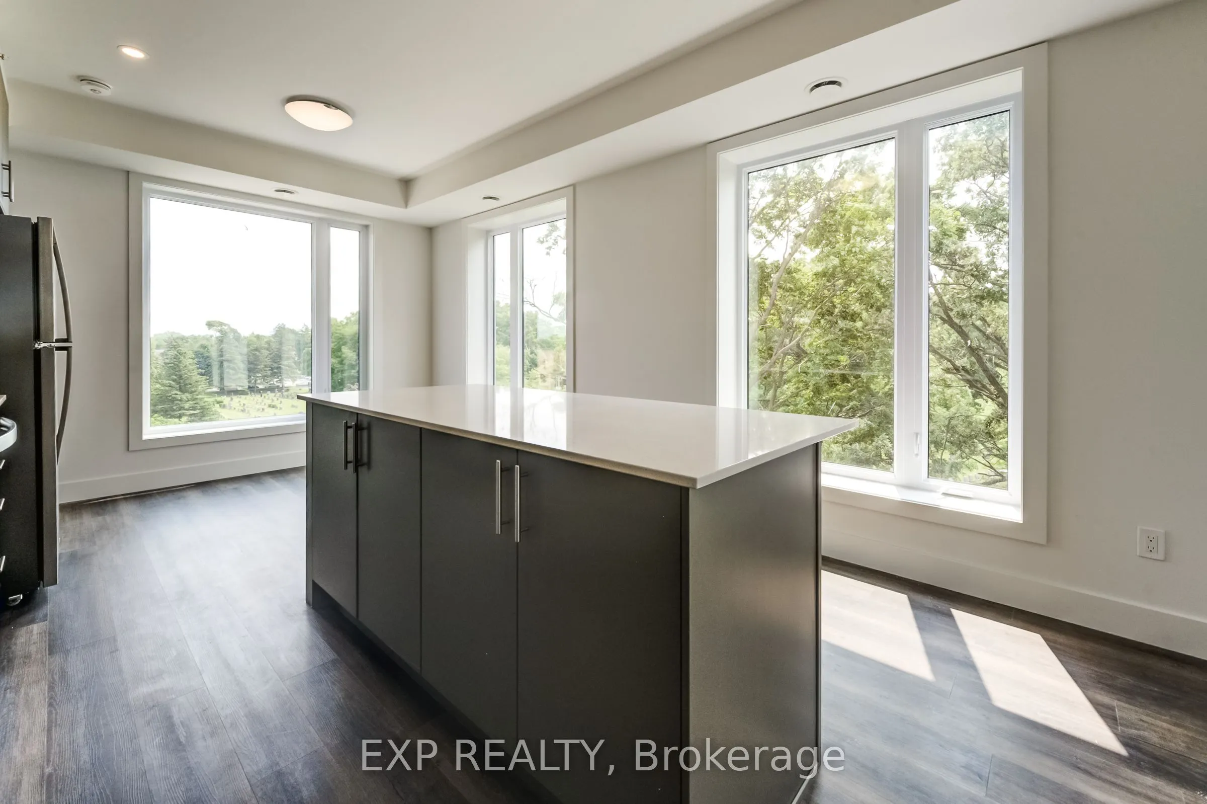 103 Roger Street, #516
