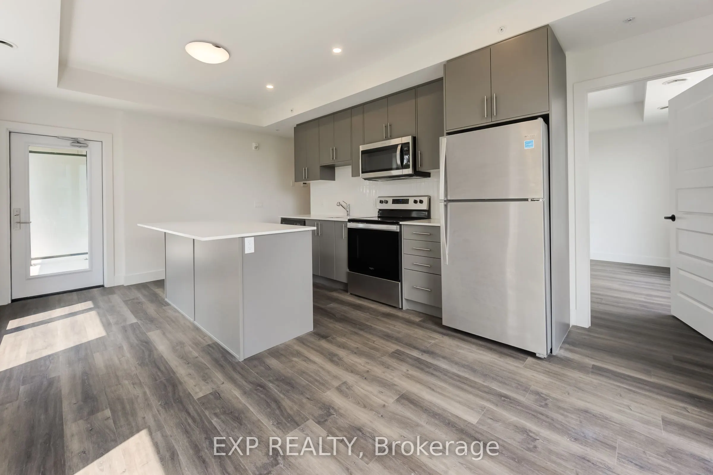 103 Roger Street, #516