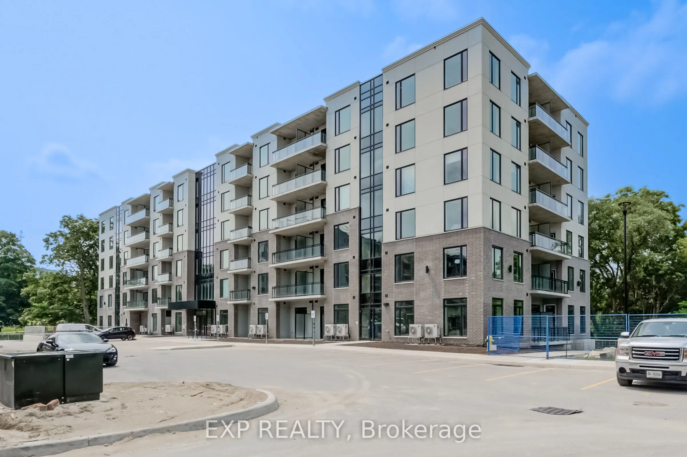 103 Roger Street, #516