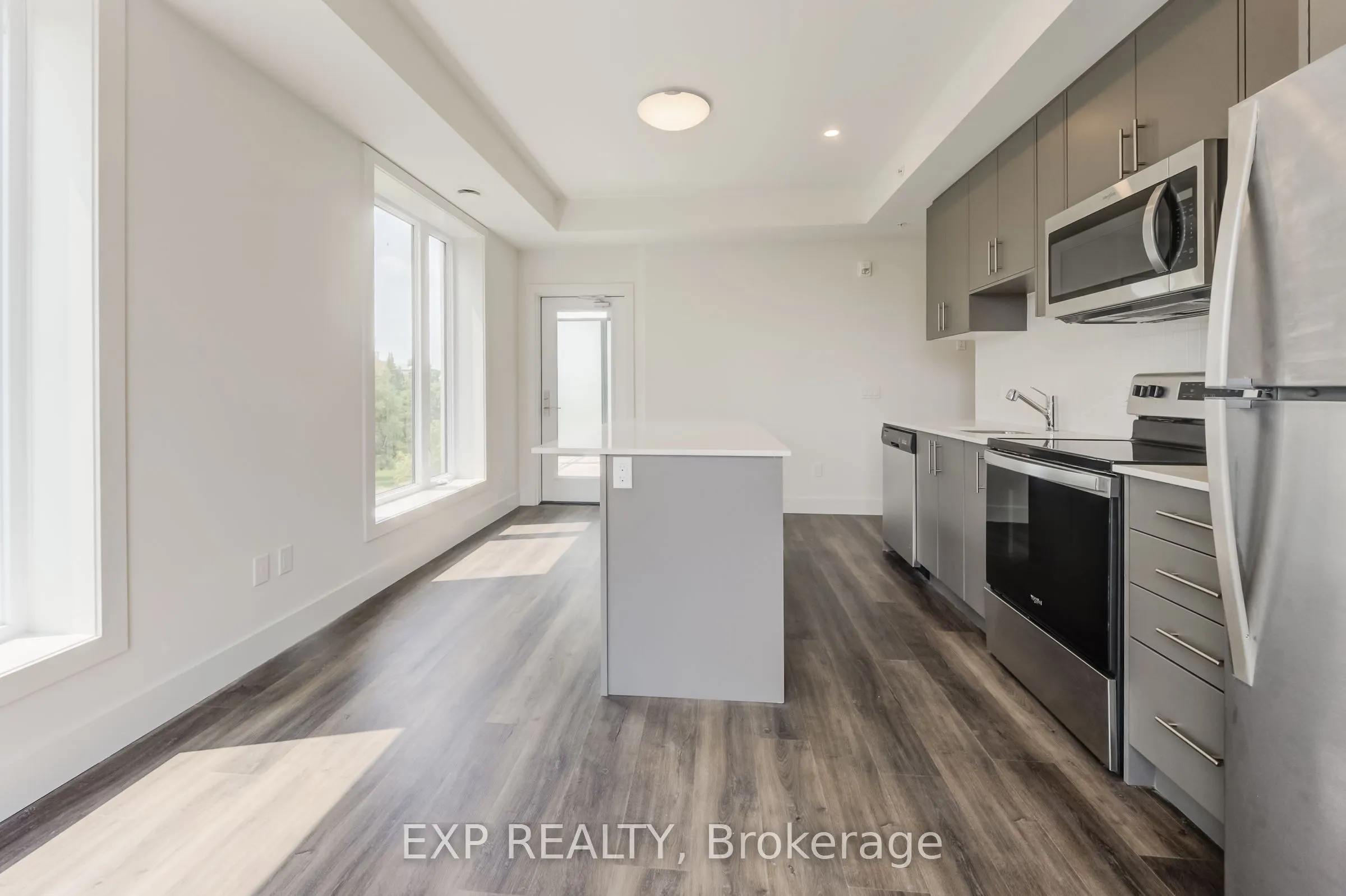 103 Roger Street, #516