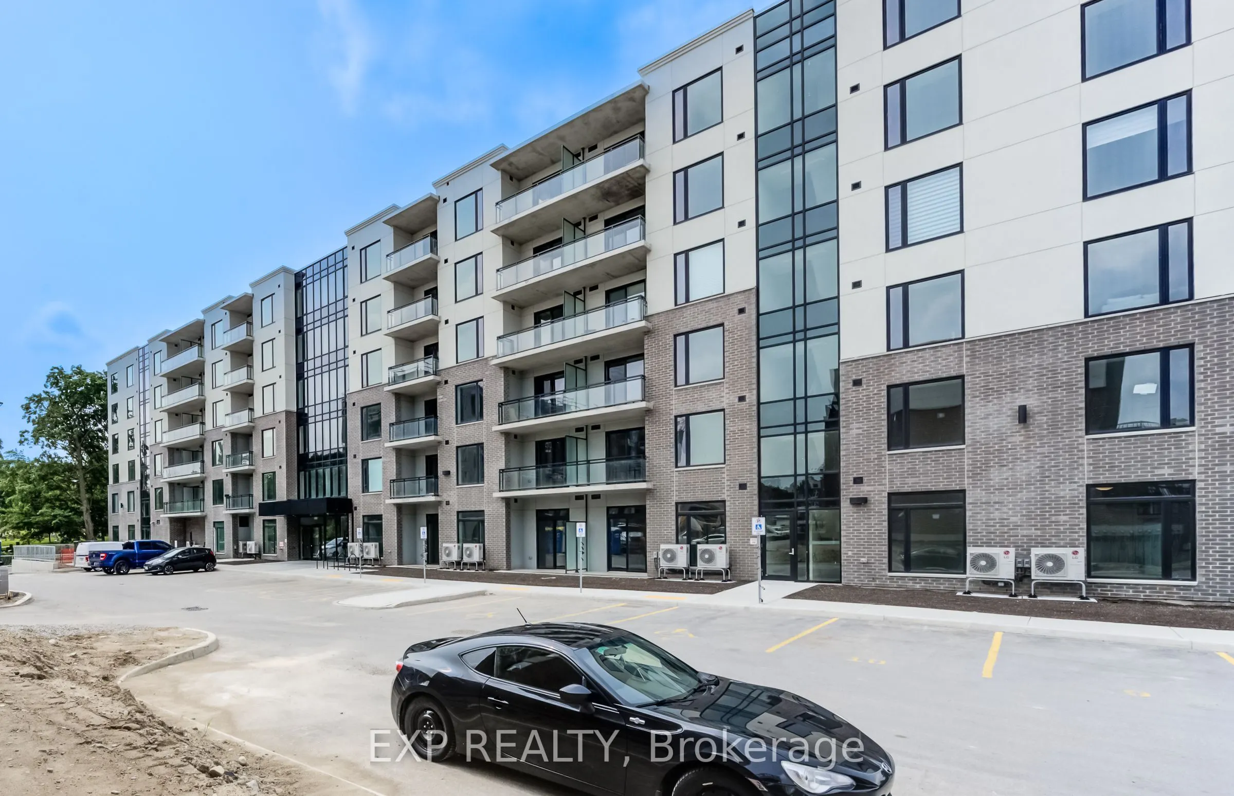 103 Roger Street, #516
