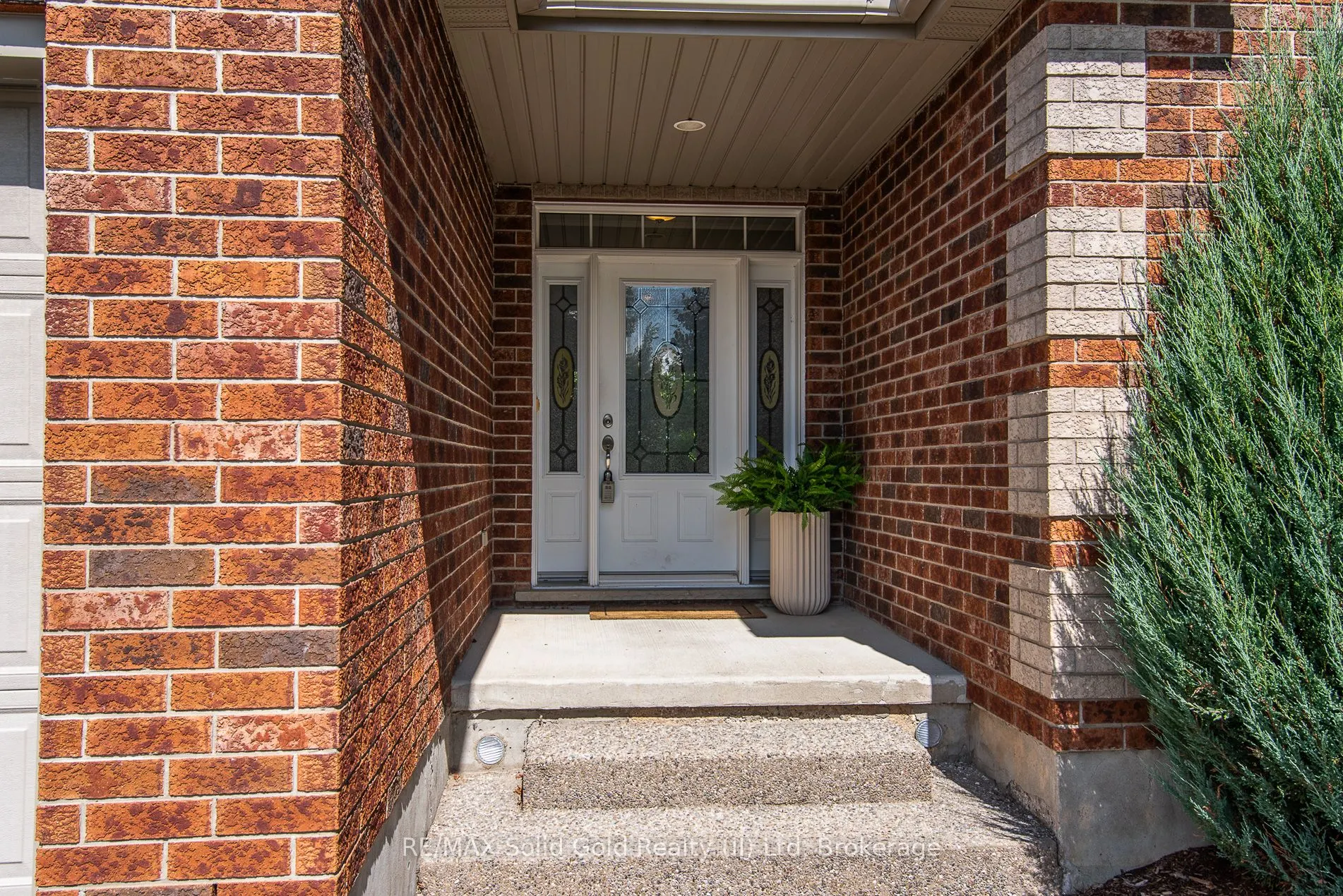 242 Laschinger Boulevard