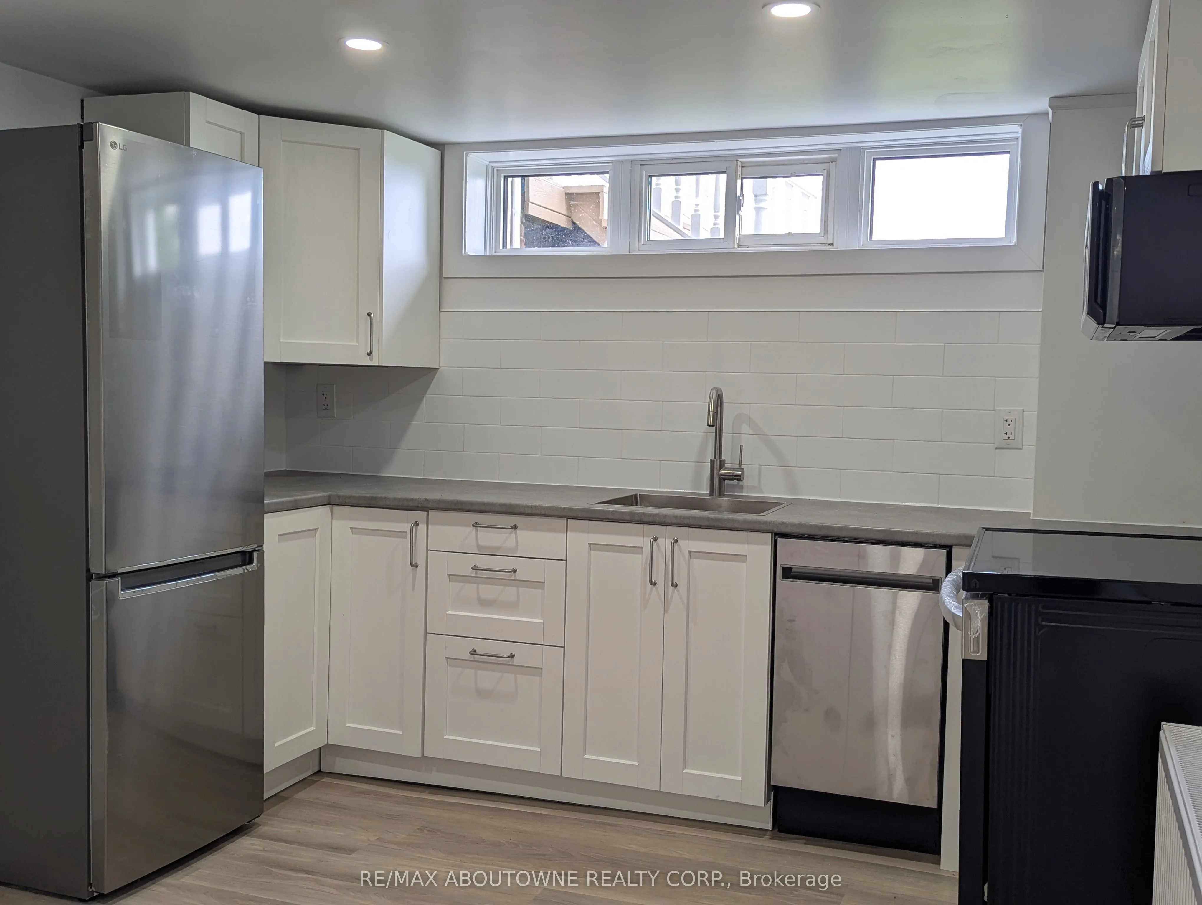 439 Bay Street N, #Lower