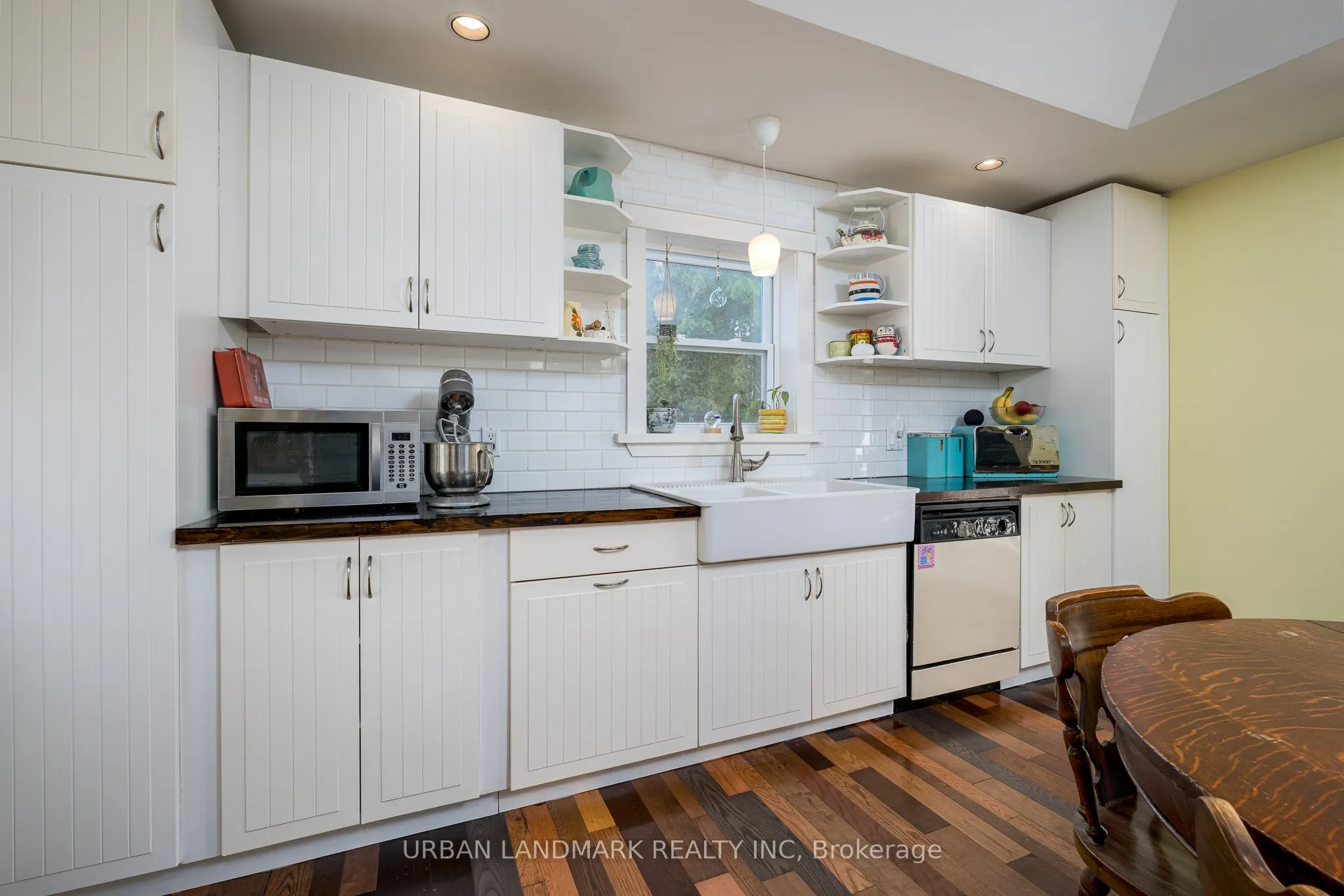 225 St Lawrence Street W
